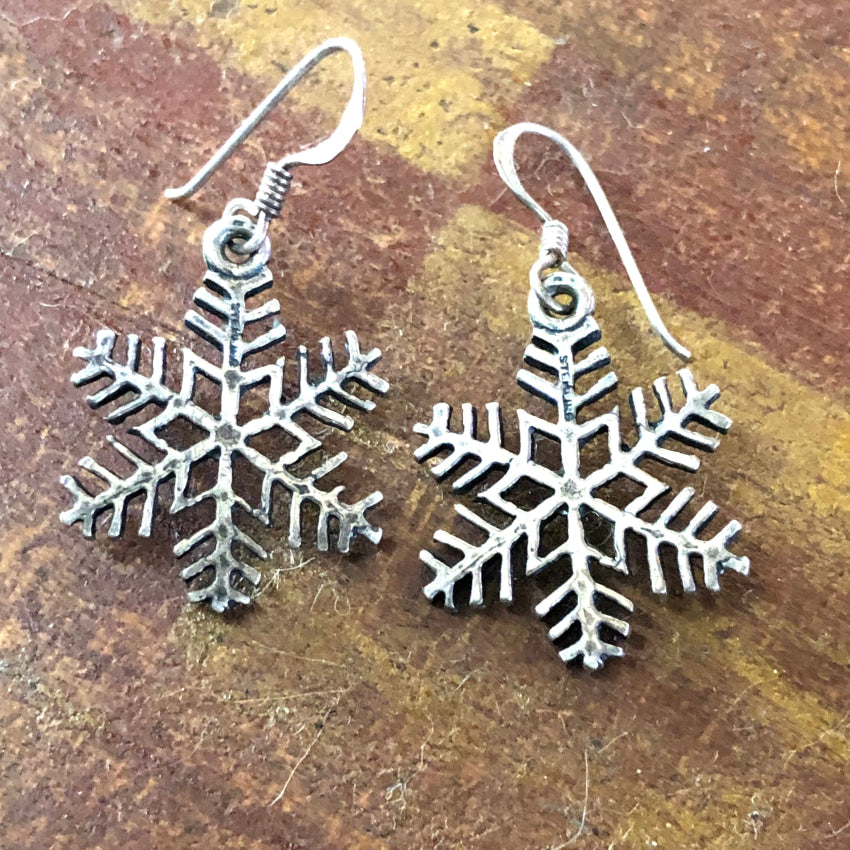 925 Sterling Silver Snowflake Pierced Earrings for Women - Elegant Winter Jewelry Gift for Christmas, Parties & Special Occasions