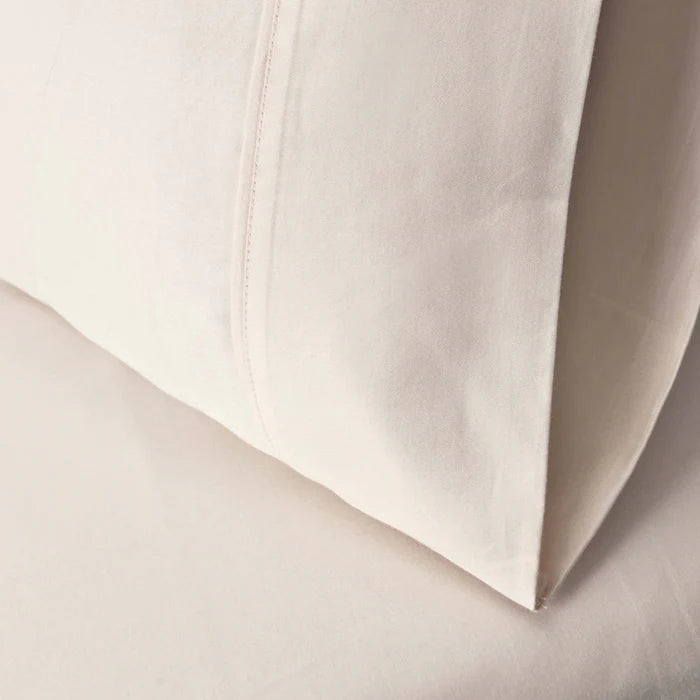 Luxury 700 Thread Count Egyptian Cotton Pillowcase Set - Ultra Soft & Breathable Bedding for Side Sleepers & Hot Sleepers - Perfect for Master Bedroom, Guest Room & Hotel Use