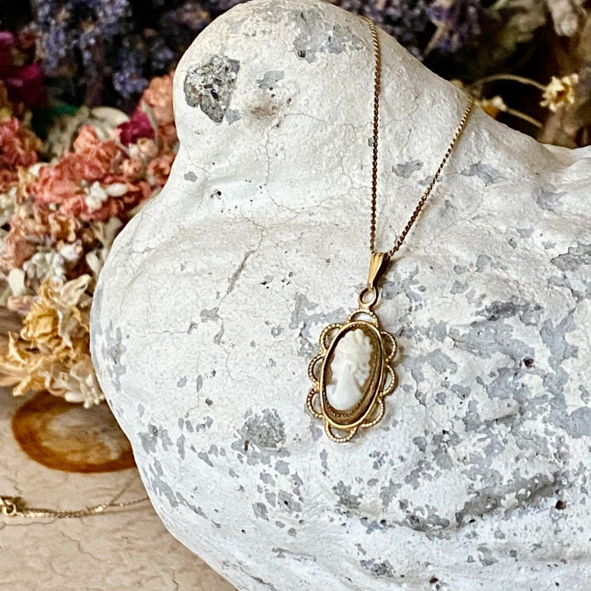 Vintage 12k Yellow Gold Filled Carved Shell Cameo Pendant Necklace - Elegant Antique Jewelry for Women, Perfect for Weddings, Anniversaries & Special Occasions