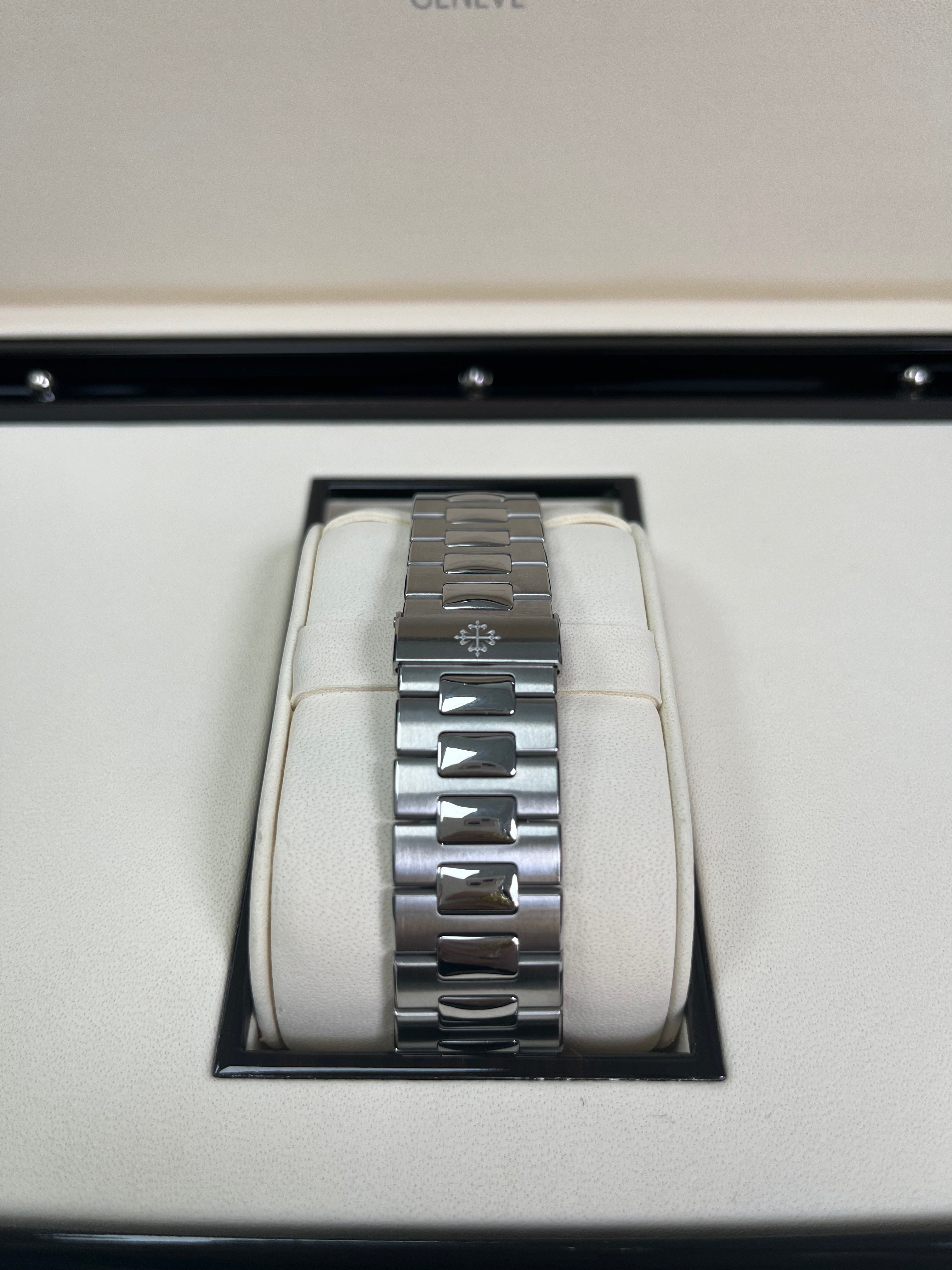 Patek Philippe Nautilus 5712/1A-001 Moon Phase Stainless Steel Watch with Blue Dial - Luxury Men's Timepiece for Business, Gala Events & Collector's Showcase