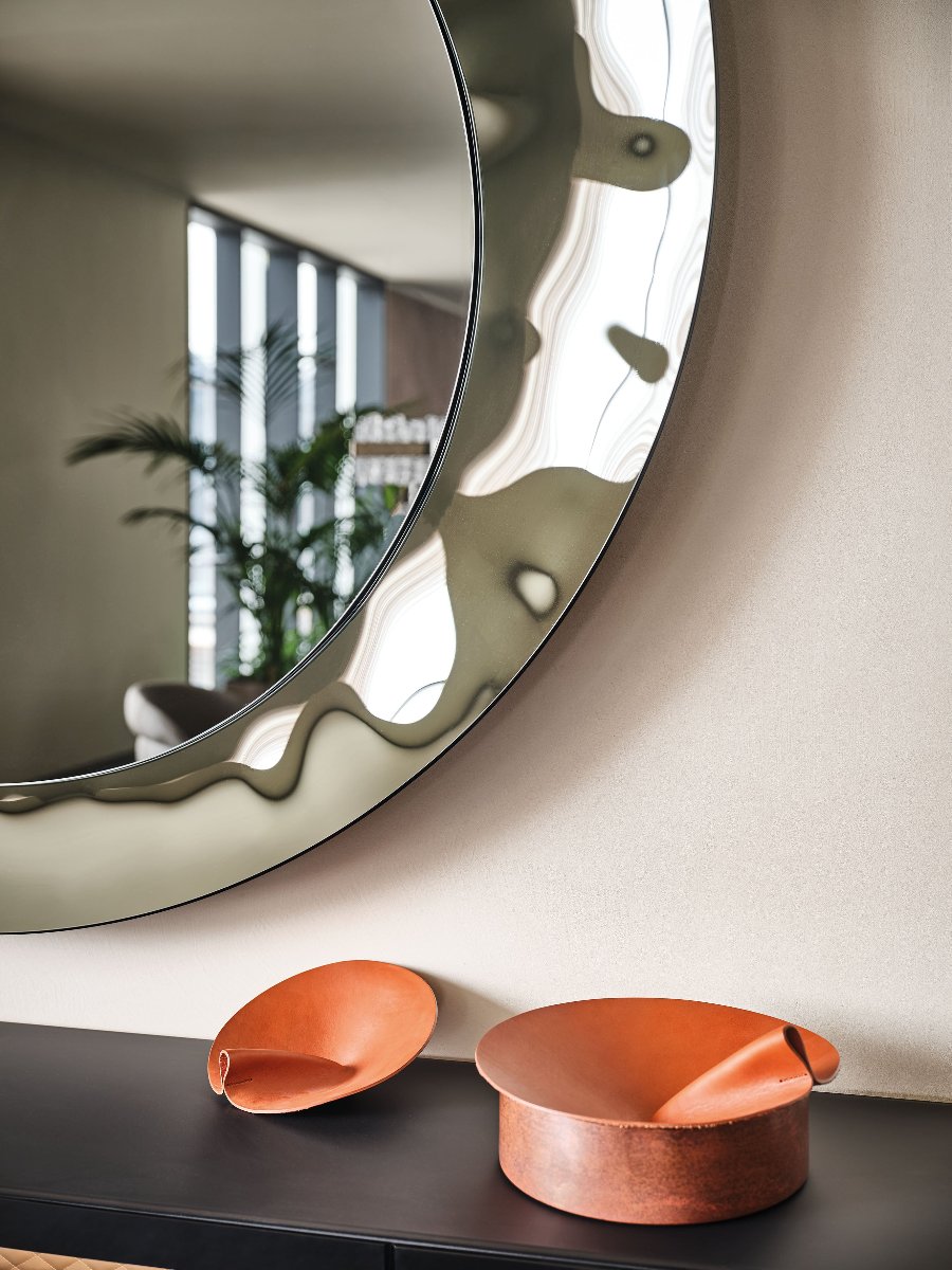 Stylish Round Wall Mirror for Home Decor - Modern & Elegant Design - Perfect for Bedroom, Bathroom, Living Room & Entryway