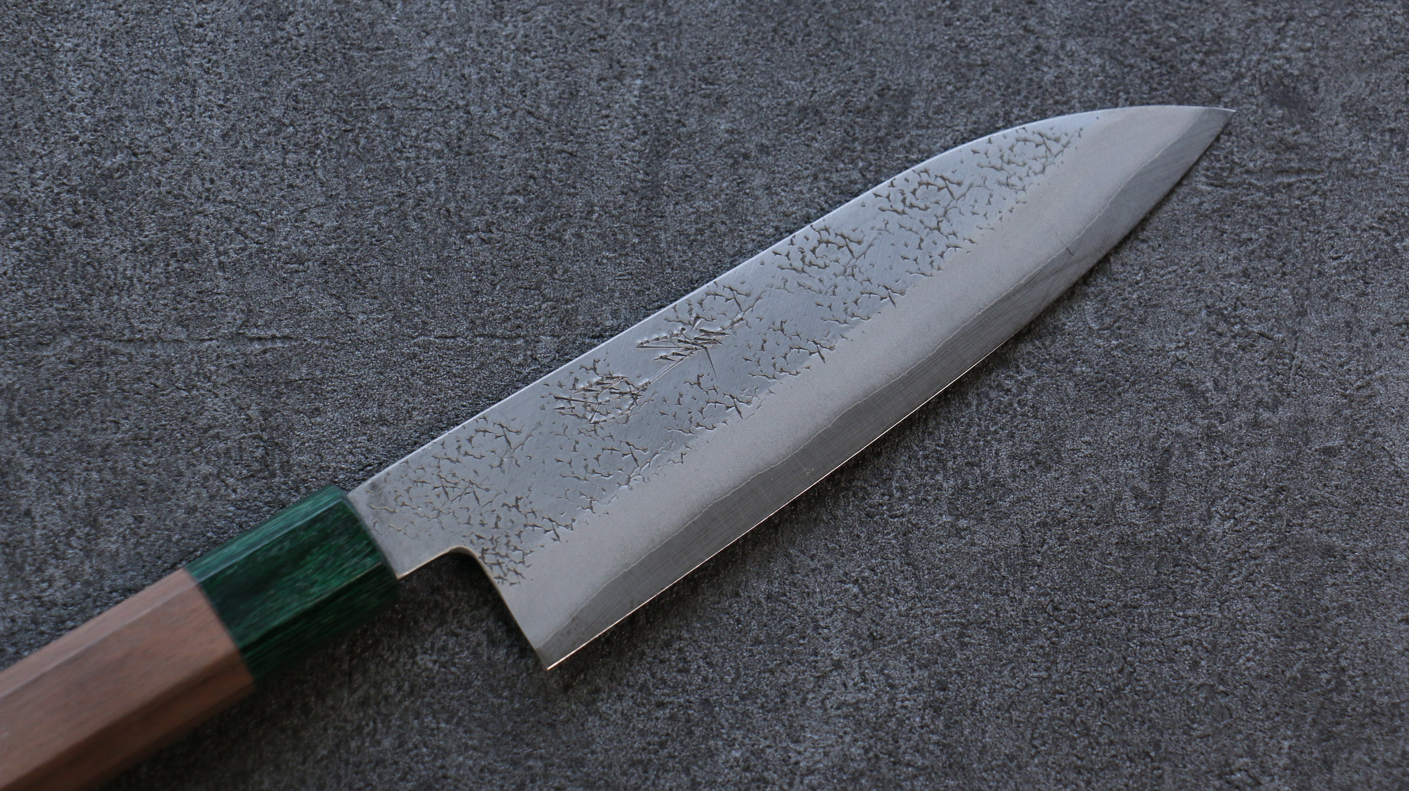 Premium Seisuke Blue Super Hammered Santoku Knife 165mm - Walnut Handle with Double Green Pakka Wood - Japanese Chef Knife for Slicing, Dicing & Chopping Vegetables, Meat & Fish - Perfect for Home Cooks & Professional Kitchens