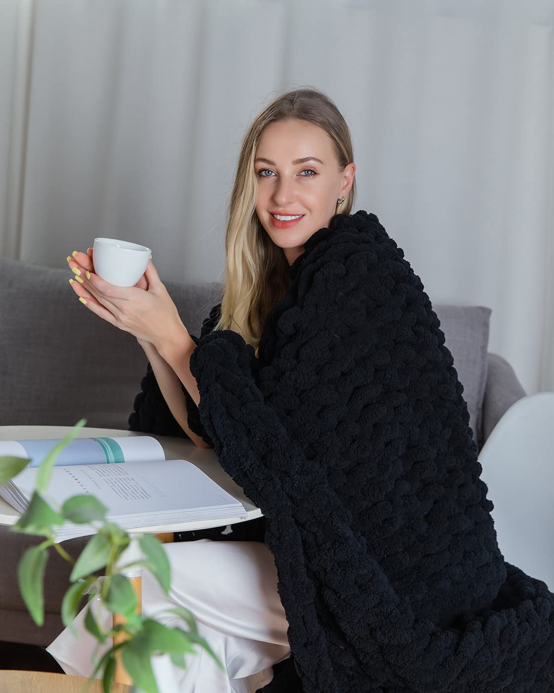 Alzoear Chunky Knit Throw Blanket - Soft Chenille Handmade Cozy Warm Blanket for Sofa, Bed, Couch - Perfect for Living Room, Bedroom Decor & Winter Snuggling (Black, 60x80 Inches)