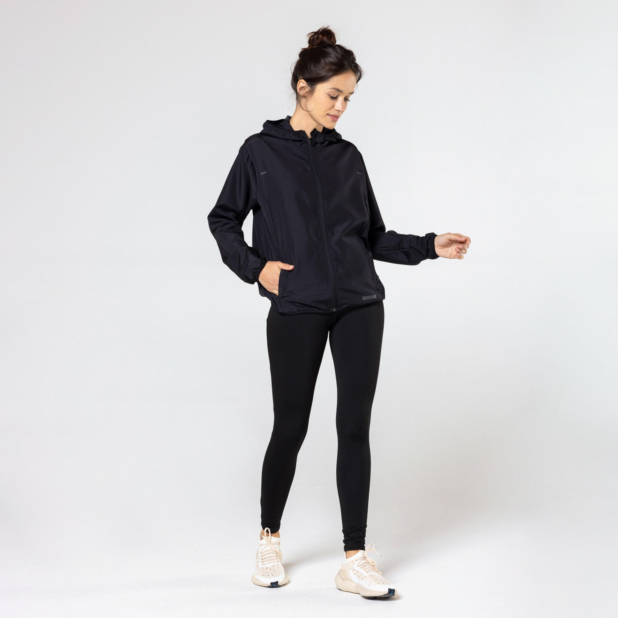 Kiprun Women's Run 100 Windproof Running Jacket - Lightweight Water-Resistant Trail Running Coat for Outdoor Jogging & Hiking - Perfect for Cold Weather Training & Mountain Adventures