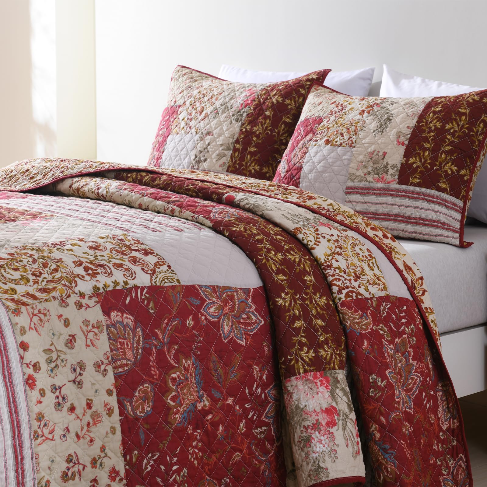 Travan Christmas Quilt Set - King Size 106x92 Inches - 100% Cotton Reversible Quilted Bedding with Shams - Red Floral Stitched Design for Holiday Decor & Cozy Winter Nights
