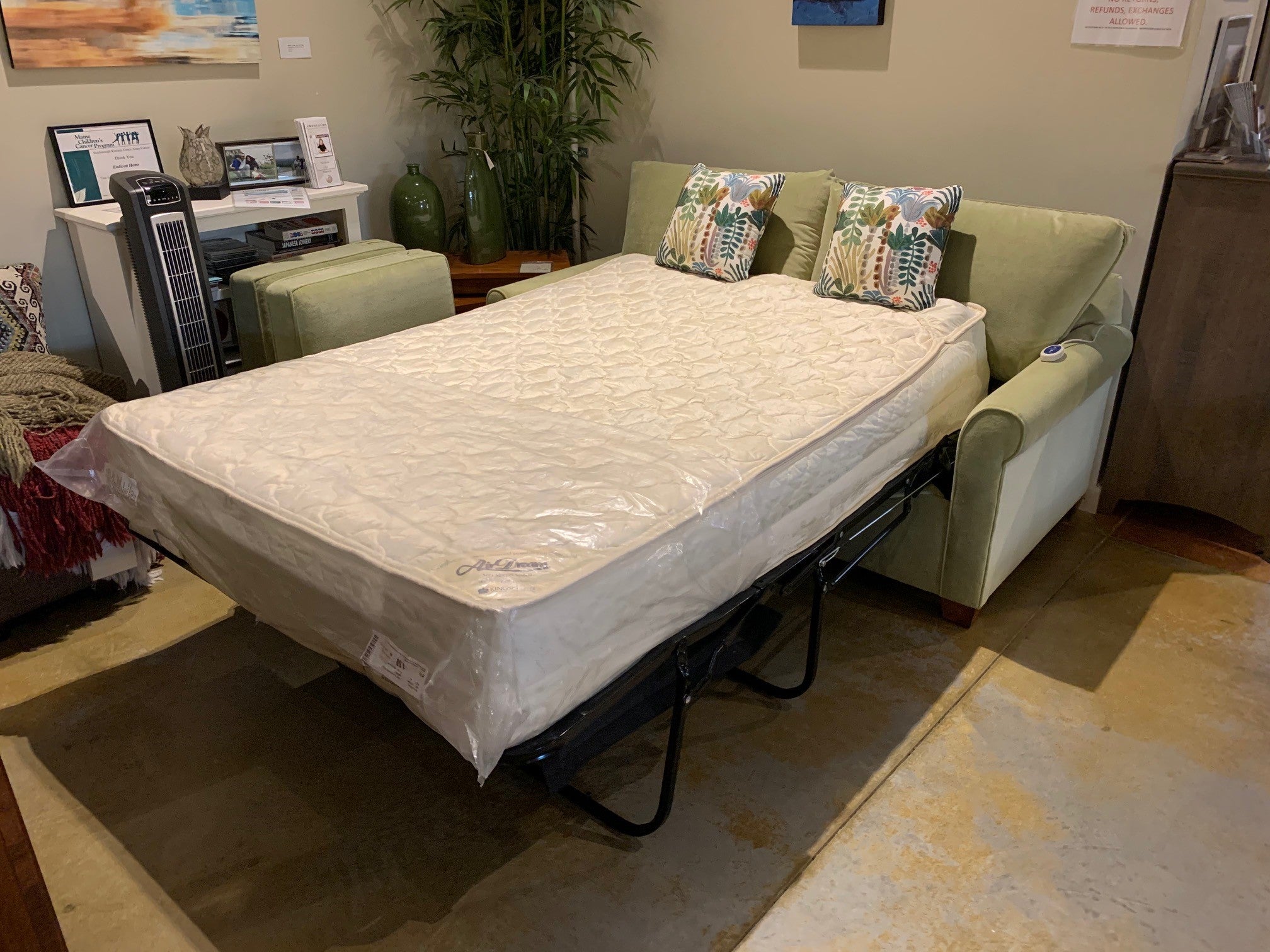 Douglas Full Sleeper Sofa Bed - Showroom Model for Small Spaces & Guest Rooms - Comfortable Convertible Couch for Apartments, Dorms & Home Offices