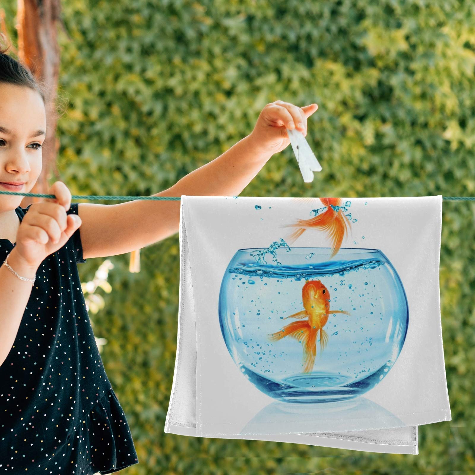 Susiyo Goldfish Jump Out of Aquarium Towel Set - 2 Pack Soft Bath Towels (28.3 x 14.4 Inch) for Bathroom, Kitchen & Spa | Absorbent Washcloths & Fingertip Hand Towels