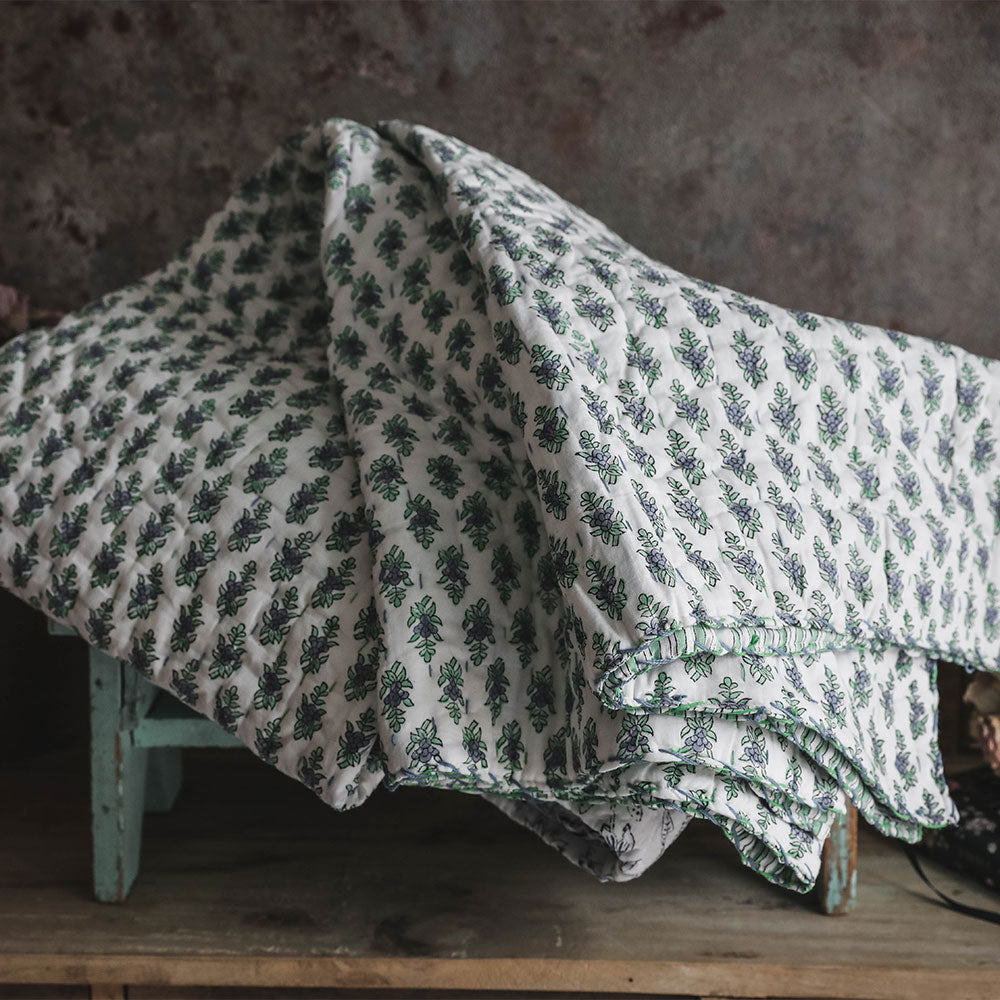 Handmade Kantha Quilt No. 0427 - Traditional Indian Patchwork Bedspread for Cozy Home Decor | Perfect for Bedroom, Living Room & Boho Style Interior Design