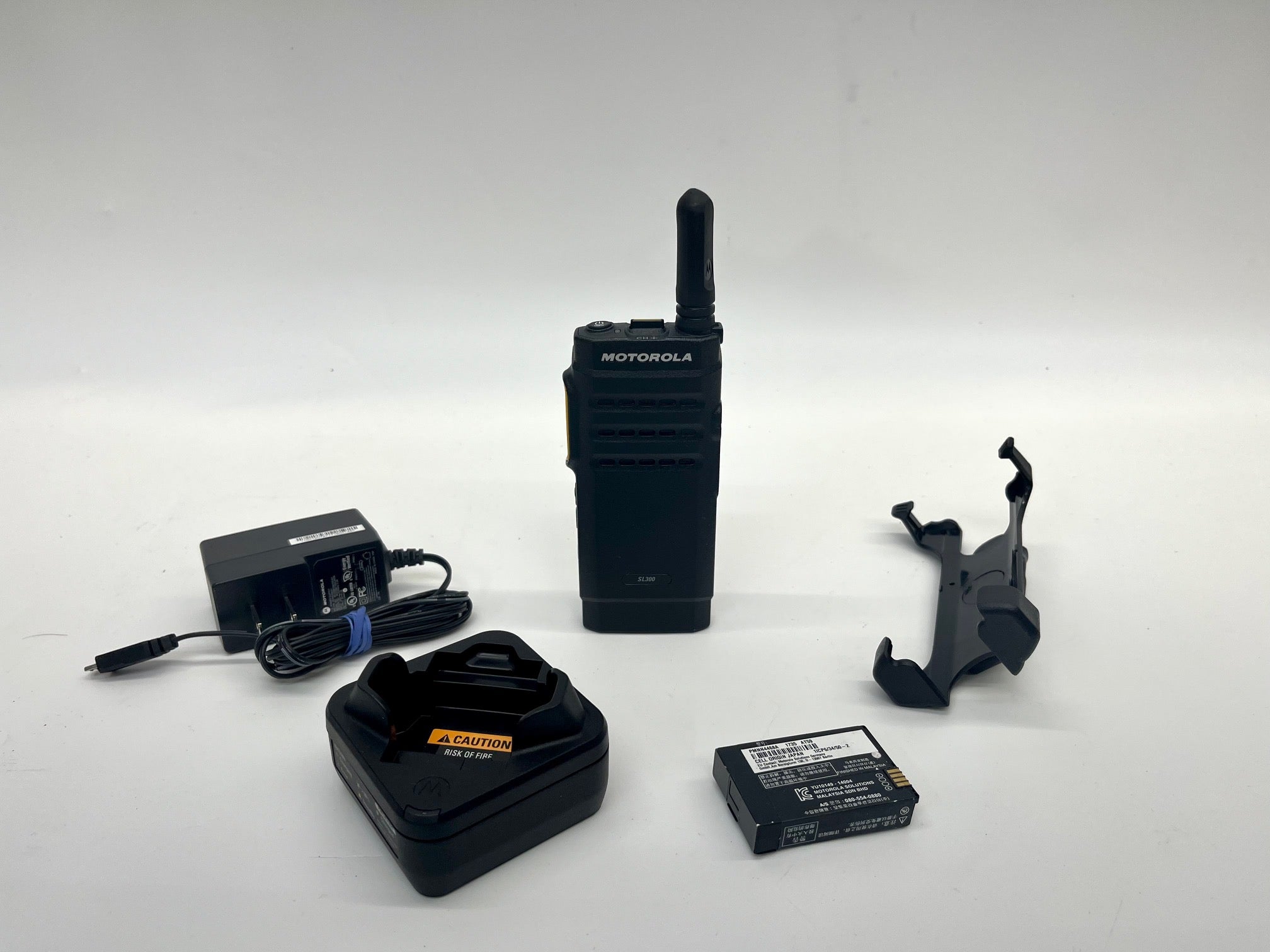 Motorola MotoTRBO UHF 2 Channel Portable Two-Way Radio (Model AAH88QCC9JA2AN) - Ideal for Construction, Security & Outdoor Adventures