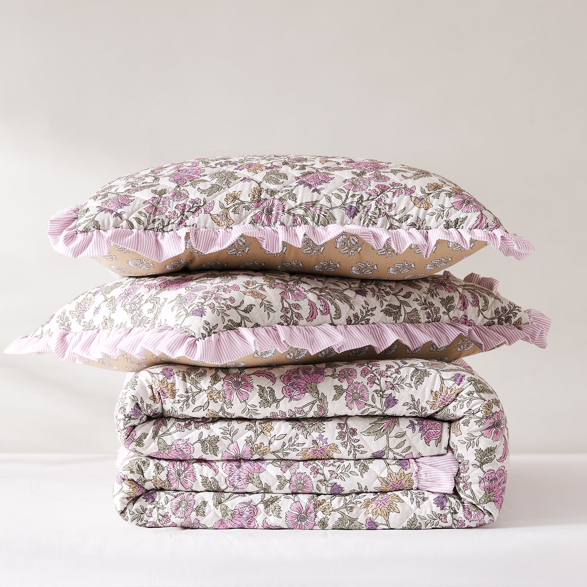 Lola Block Print Ruffle Reversible Floral Quilt Set - Queen Size Bedding with Matching Pillow Shams - Perfect for Boho Chic Bedroom Decor & Guest Room Styling