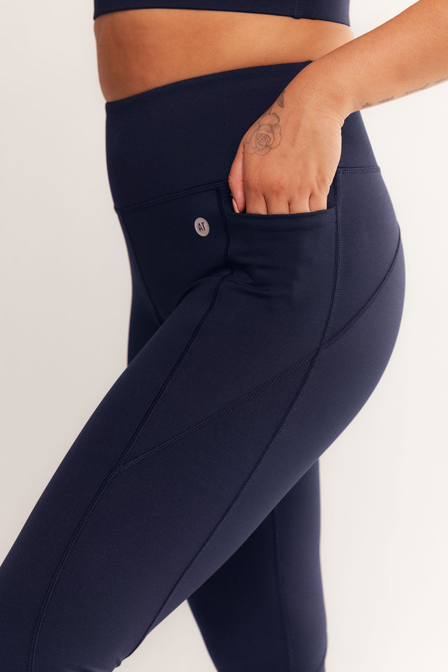 Training Pocket Move 7/8 Legging in Navy - High-Performance Workout Leggings for Yoga, Running & Gym