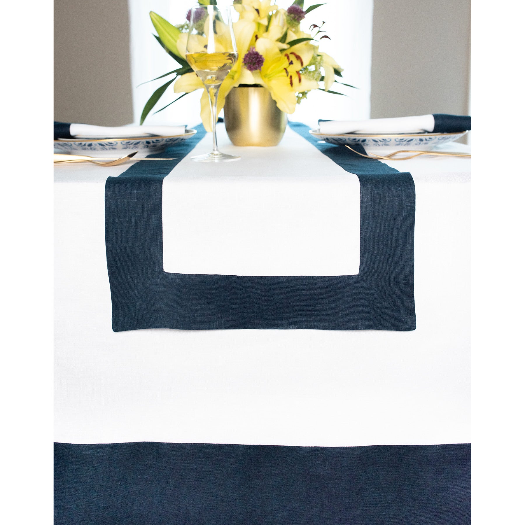 Stylish Contempo Tablecloth - Waterproof & Wrinkle-Free - Perfect for Dining, Parties & Home Decor