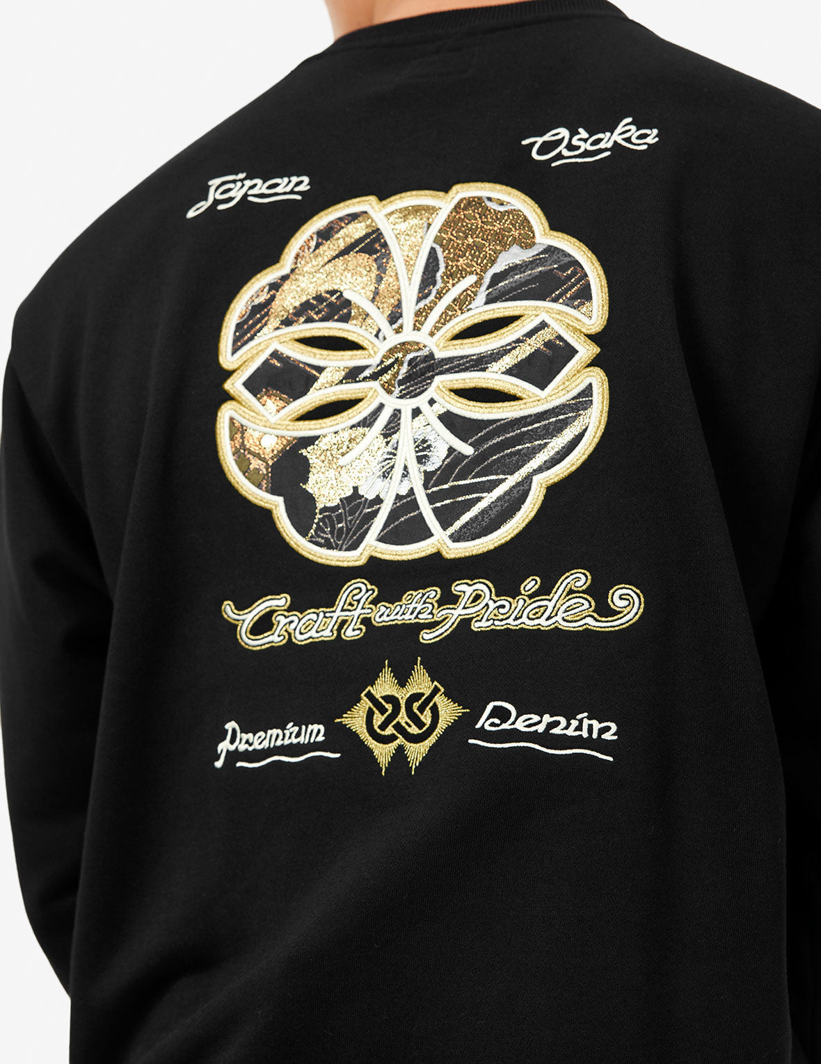 Kamon & Logo Brocade Applique Relax Fit Sweatshirt - Japanese Emblem Design Casual Pullover for Men & Women | Perfect for Streetwear, Loungewear & Cultural Fashion