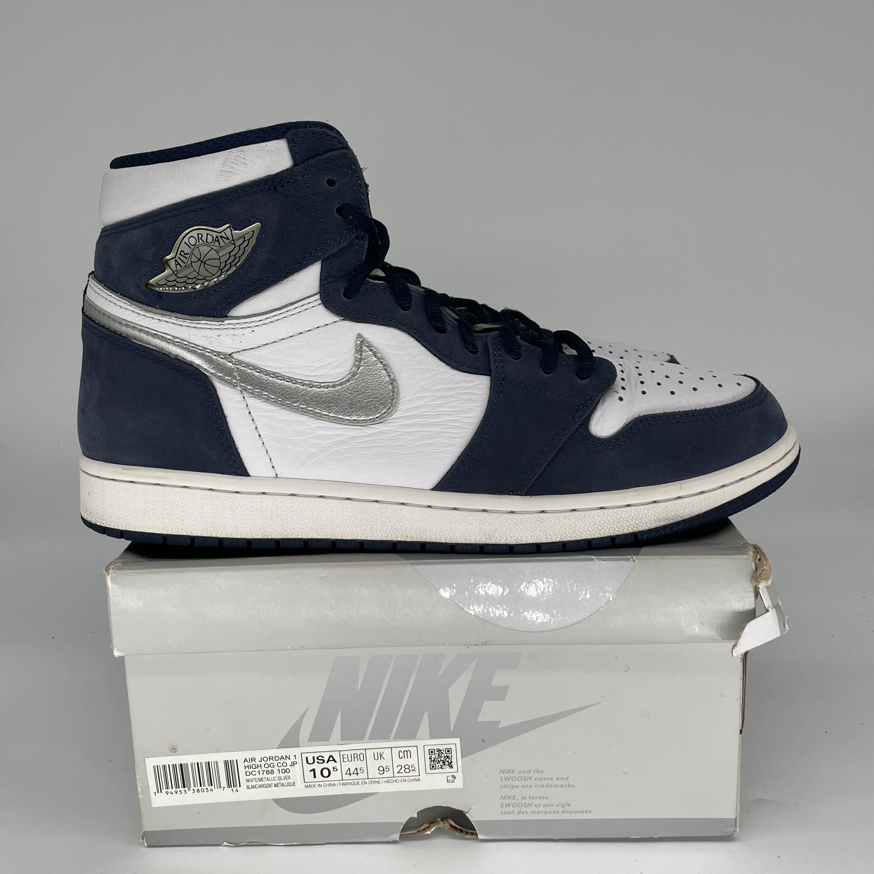 Original: AIR JORDAN 1 CO JAPAN MIDNIGHT NAVY SIZE 10.5 DC1788 100   Optimized: **Air Jordan 1 Retro High CO Japan Midnight Navy Men's Basketball Shoes Size 10.5 (DC1788-100) - Authentic Sneakers for Streetwear & Basketball**    **使用场景 (Usage Scenarios):** Perfect for basketball games, street fashion, sneaker collections, and casual wear.