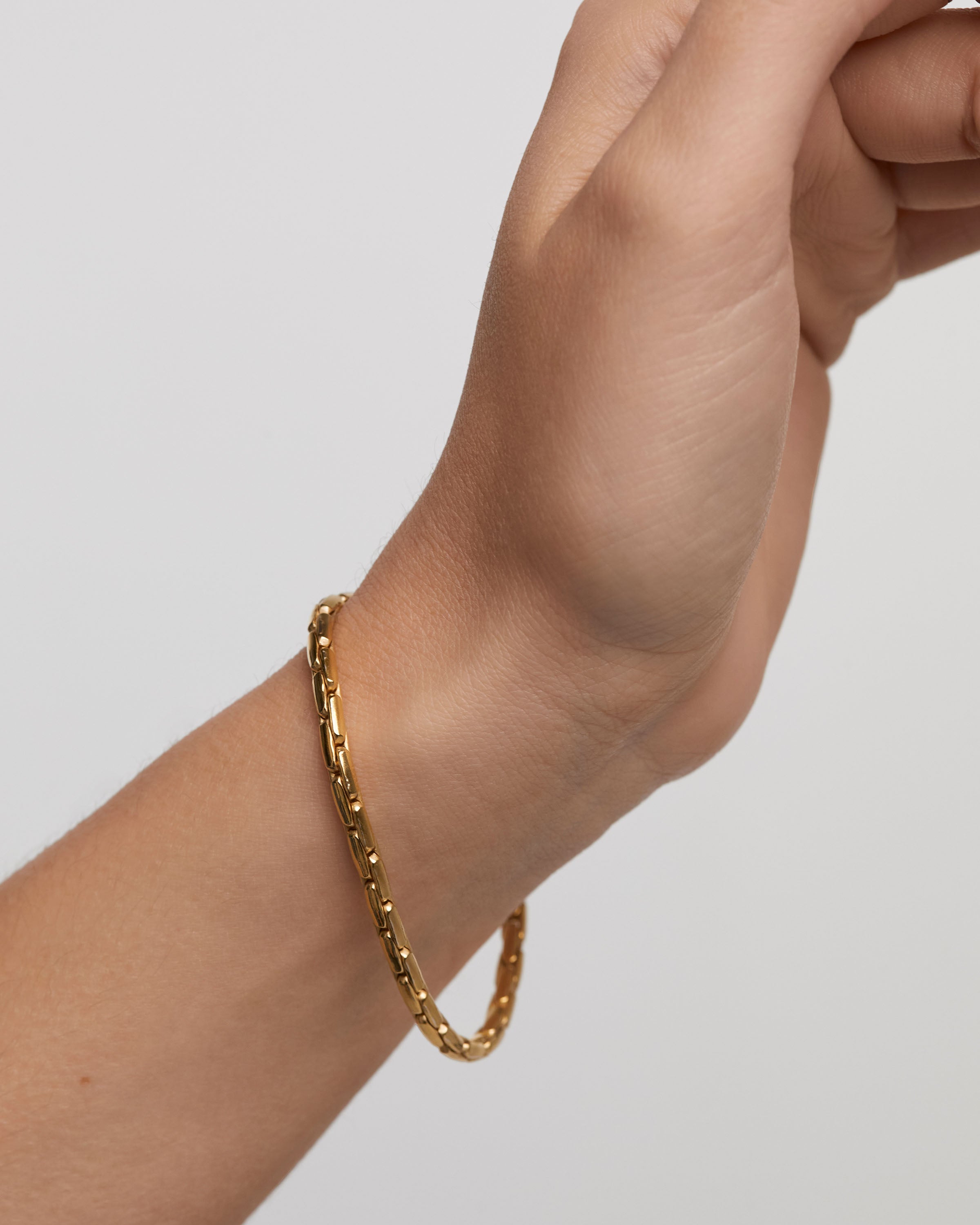 Stylish Large Boston Chain Bracelet for Men & Women - Trendy Gold & Silver Hip Hop Jewelry - Perfect for Casual Wear, Parties & Gifts