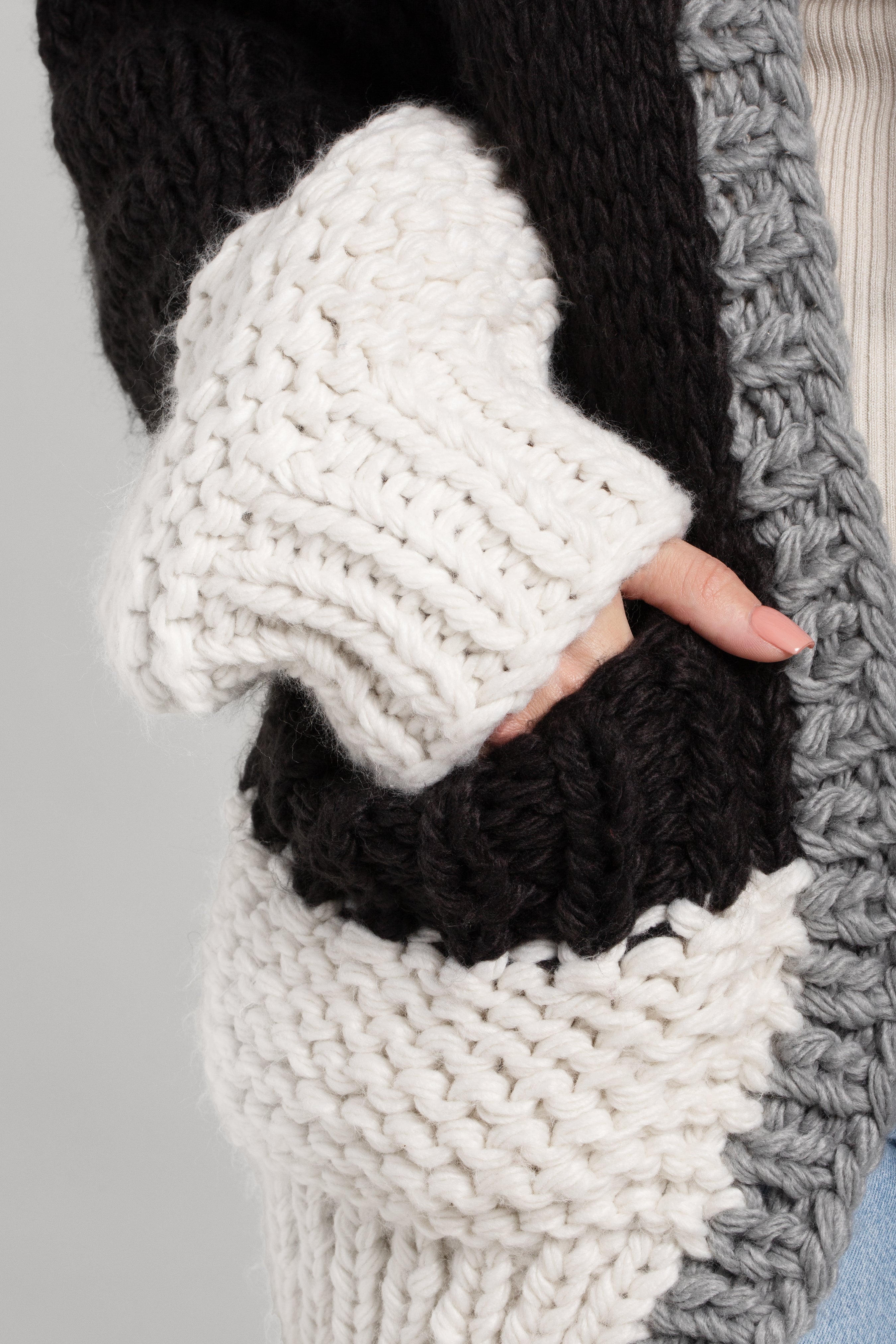 Stylish Knit Oversized Sweater in Two-Tone Colors - Perfect for Casual Outfits and Cozy Winter Days
