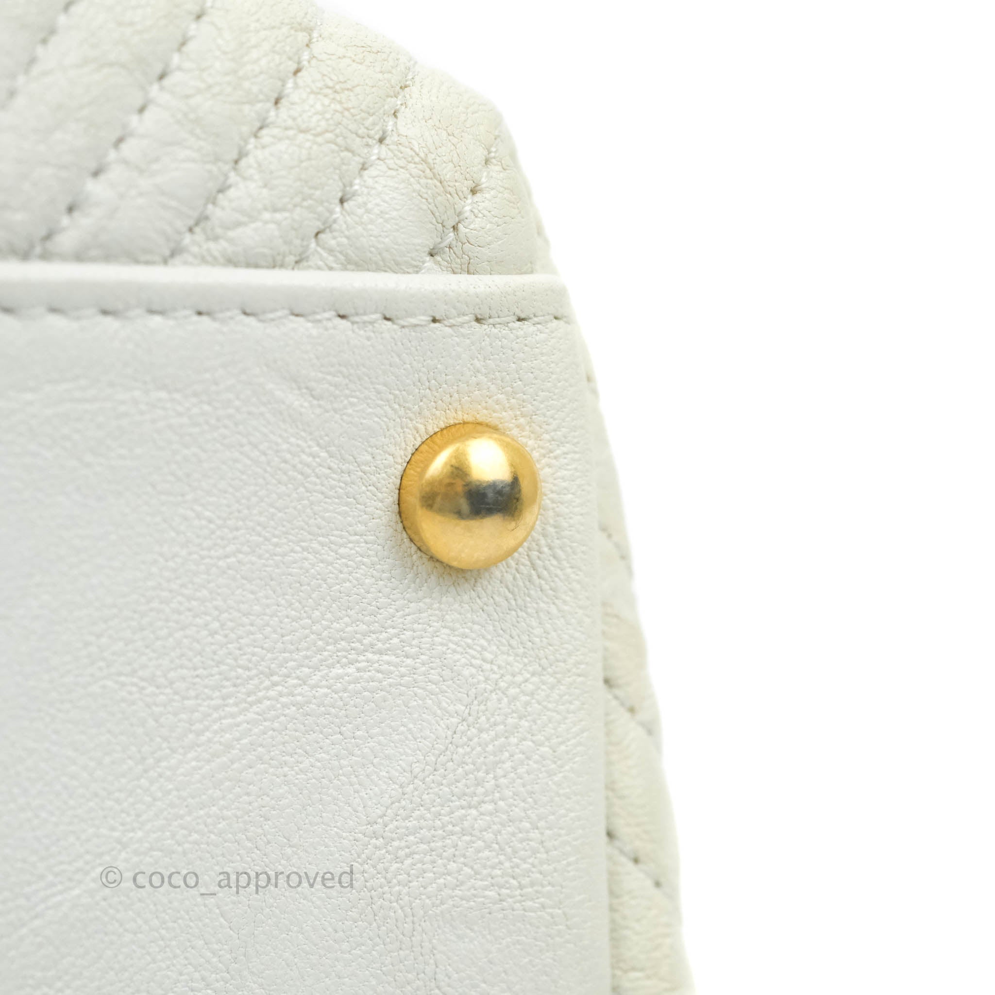 Chanel Chevron Quilted Tote Bag in White Crumpled Calfskin with Aged Gold Hardware - Luxury Designer Handbag for Women, Perfect for Work, Travel and Everyday Use