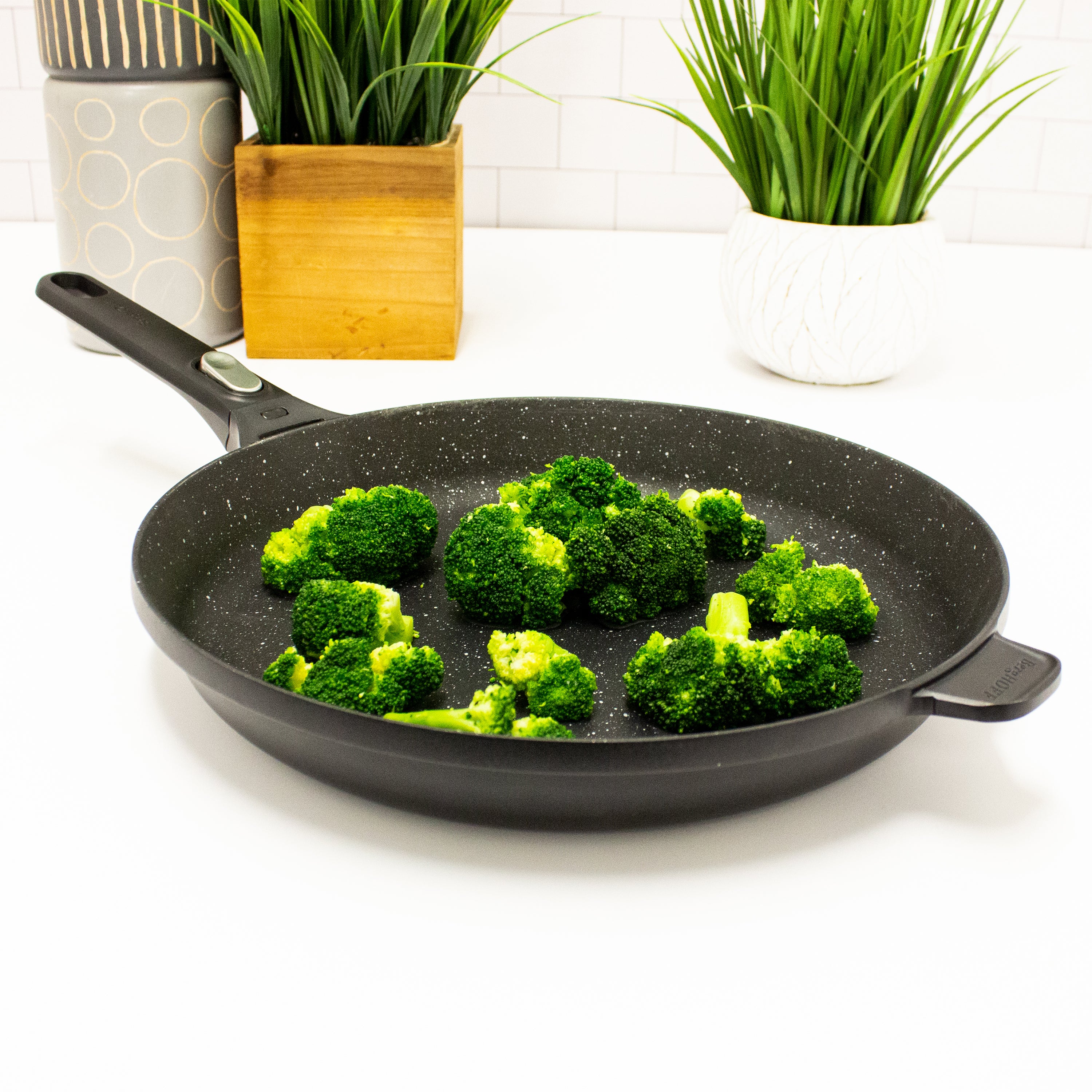 BergHOFF GEM 12.5 Inch Non-Stick Frying Pan with Detachable Handle - Black Ceramic Cookware for Sauteing, Frying & Oven Use Up to 500°F - Perfect for Home Kitchen & Camping Cooking