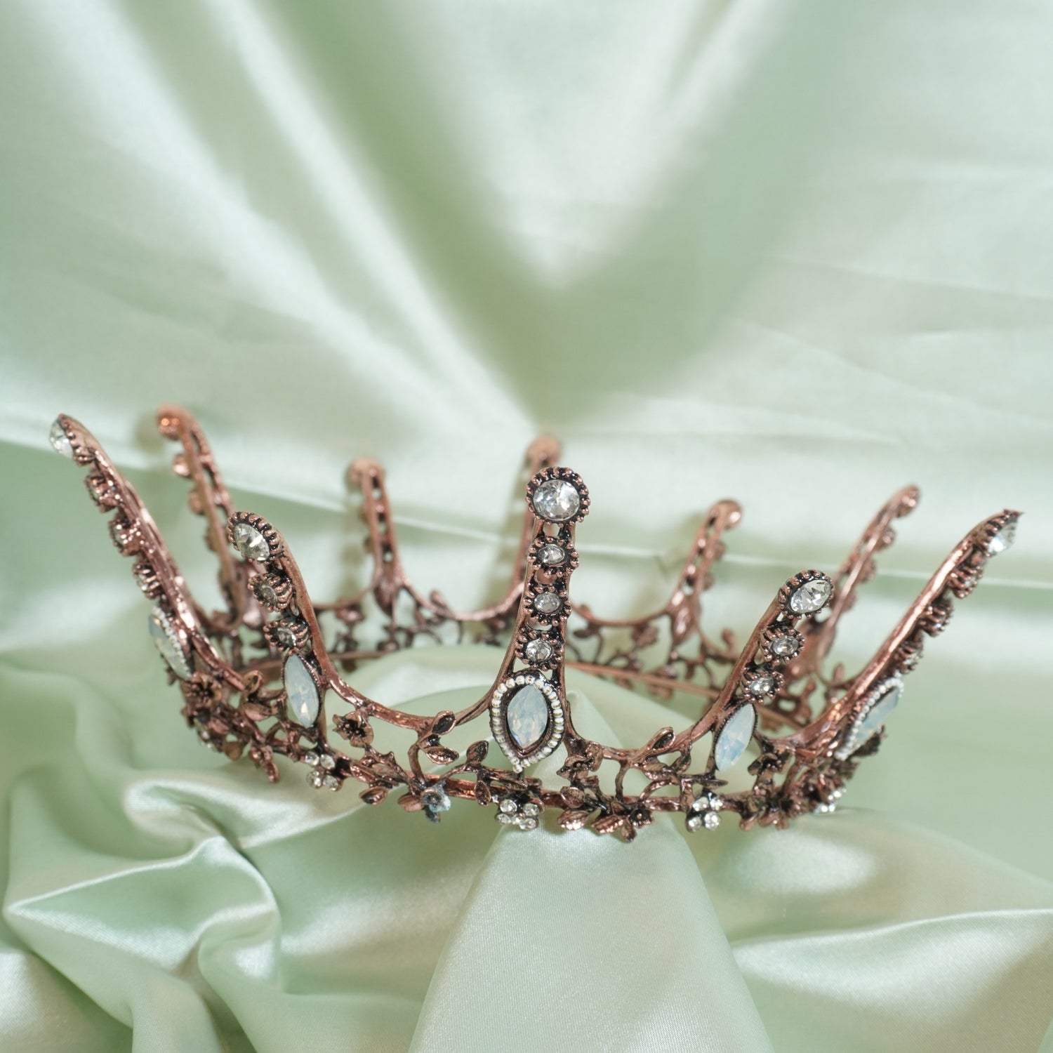 Baroque Queen Crystal Crown Bridal Tiara for Women - Vintage Rhinestone Princess Headpiece for Weddings, Prom, Pageants & Special Occasions
