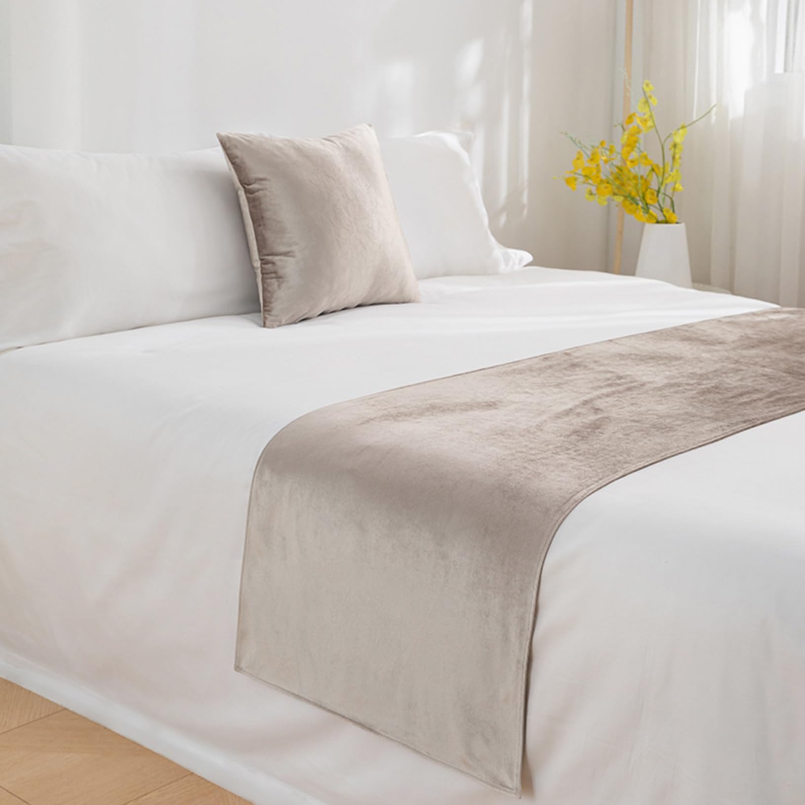Luxury Velvet Bed Runner - Double-Sided Bed Scarf & Bed Cover Protector - Beige Bedspread for Queen Size Beds (45x210cm) - Perfect for Hotel Bedroom Decor & Home Bedding Protection