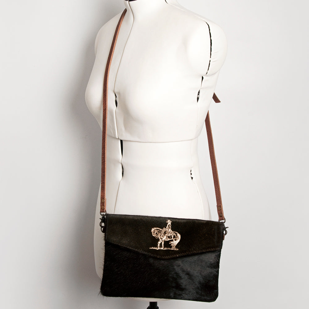 **Genuine Leather Women's Western Handbag Purse - American Darling Hair On Design - Perfect for Cowgirl Style, Rodeo Events & Everyday Fashion**