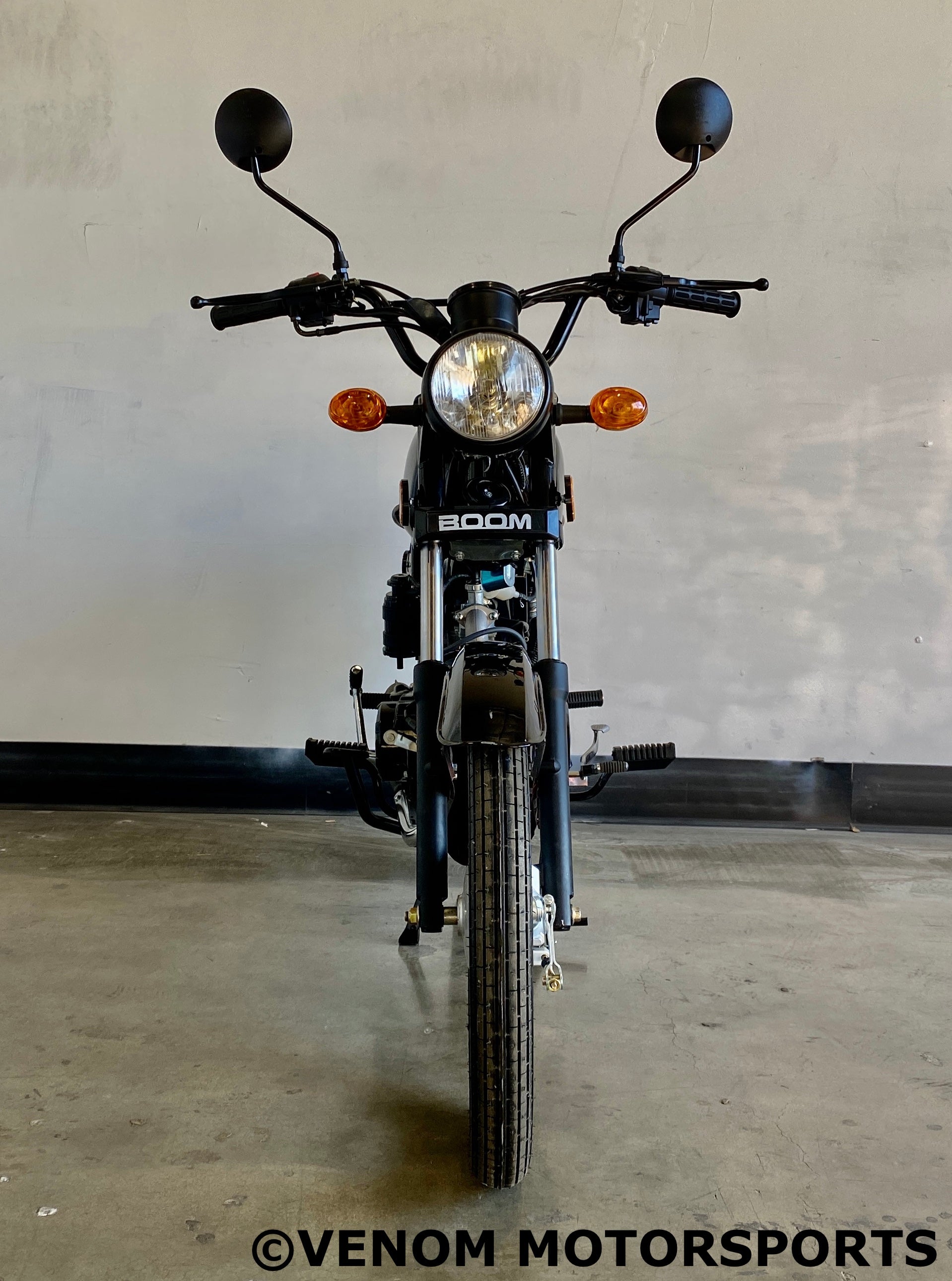 Venom Bobber 125cc Chopper Motorcycle - 4 Speed Manual Transmission for Cruising & Urban Commuting