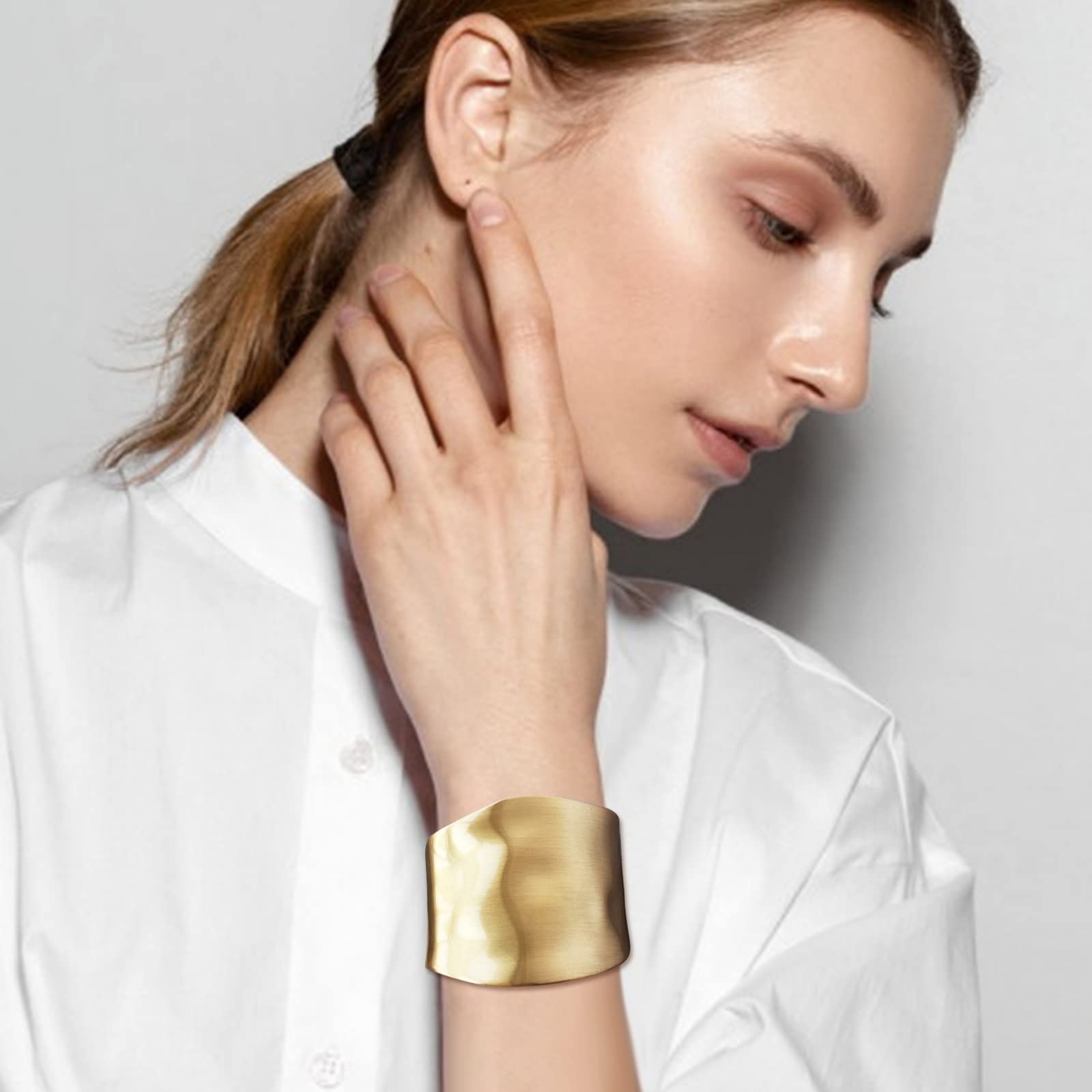Chunky Gold Cuff Bracelet for Women - 18K Gold Plated Non-Tarnish Bangle Set - Trendy Fashion Jewelry Gift for Birthday, Anniversary & Special Occasions