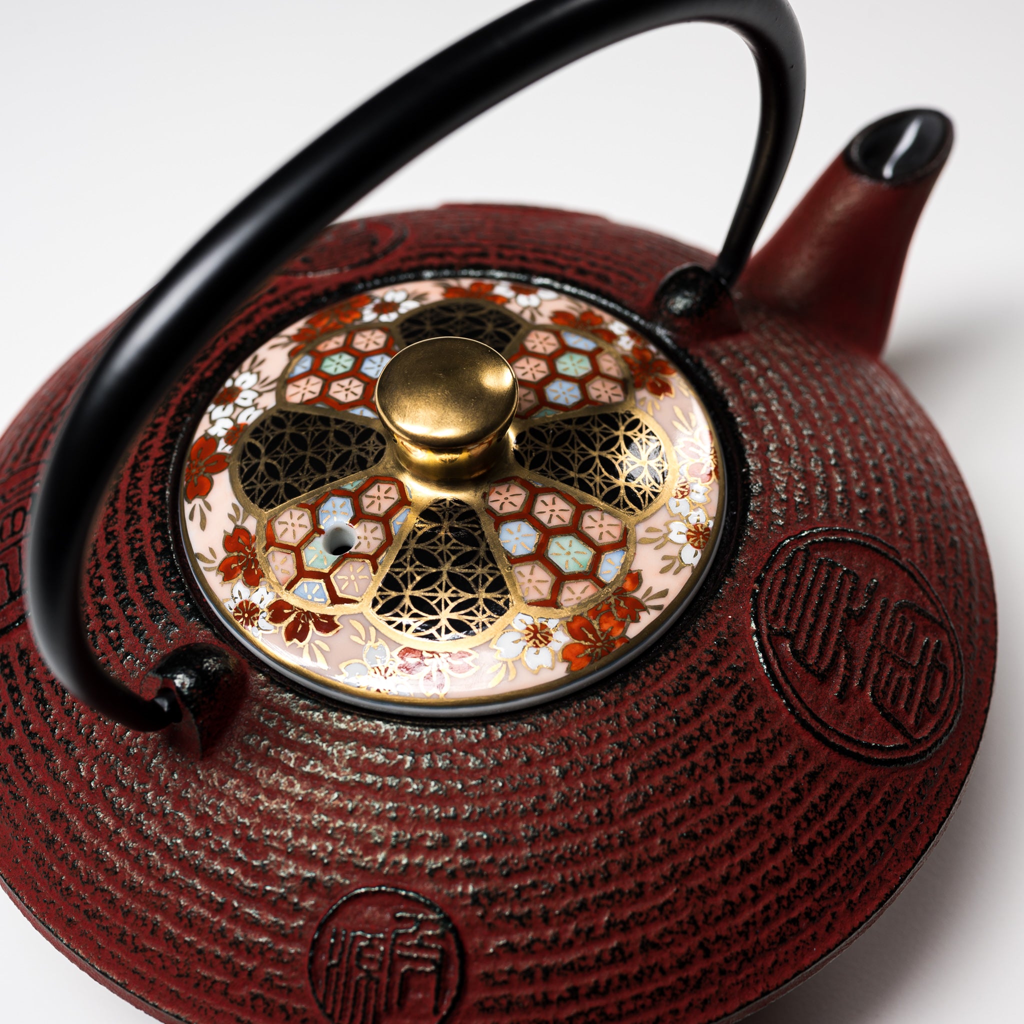Authentic Japanese Kyo Kiyomizu Ware Cast Iron Teapot - 410ml Red Komon Pattern, Premium Nambu Ironware for Tea Brewing | Perfect for Home, Office & Traditional Tea Ceremonies