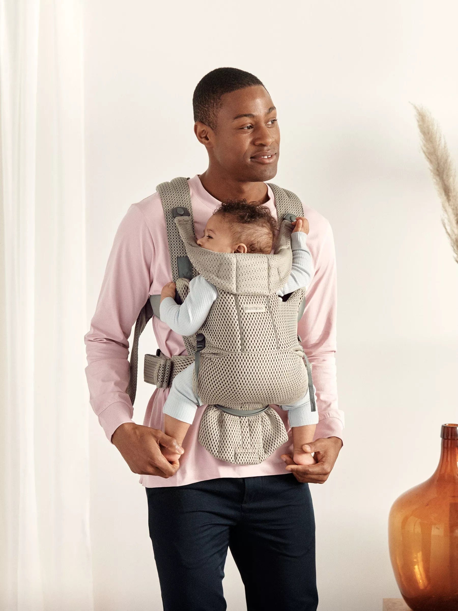 BabyBjorn Baby Carrier Free 3D Mesh - Ergonomic, Breathable Infant Carrier for Newborns to Toddlers - Perfect for Hiking, Shopping & Everyday Use
