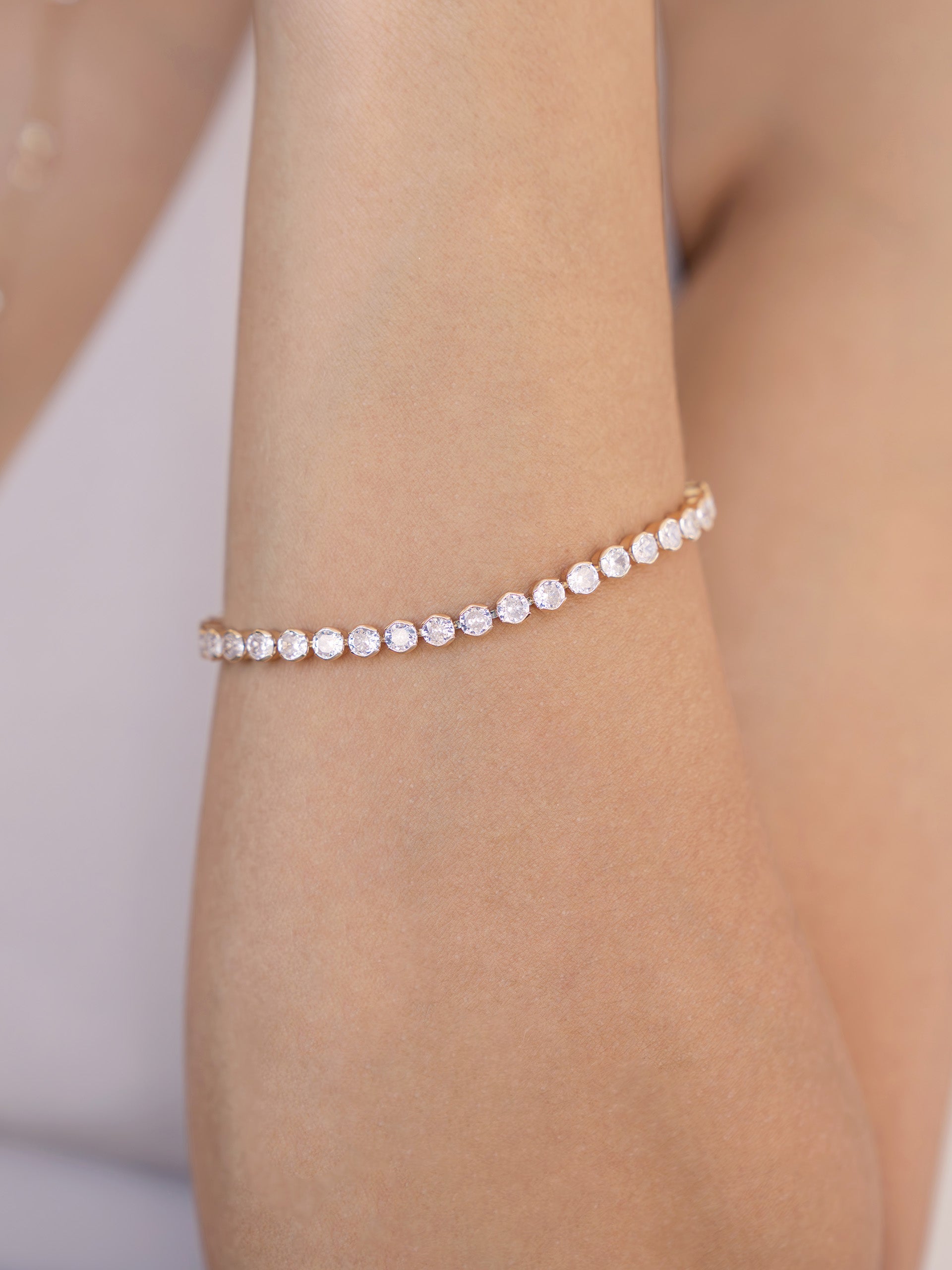 Elegant Crystal Tennis Bracelet for Women - Sparkling Cubic Zirconia Chain Bracelet - Perfect for Weddings, Parties & Everyday Wear
