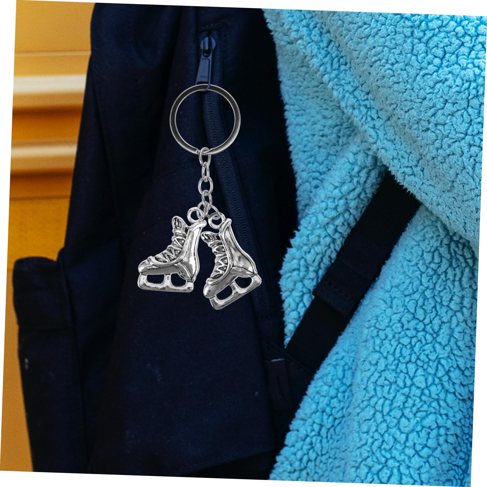 SUPVOX Roller Skate Keychain - Fashionable Roller Skate Pendant for Bags, Purses & Keys - Cute Shoe Model Charm Keyring for Skating Enthusiasts | Perfect Gift for Roller Derby Fans & Skate Lovers
