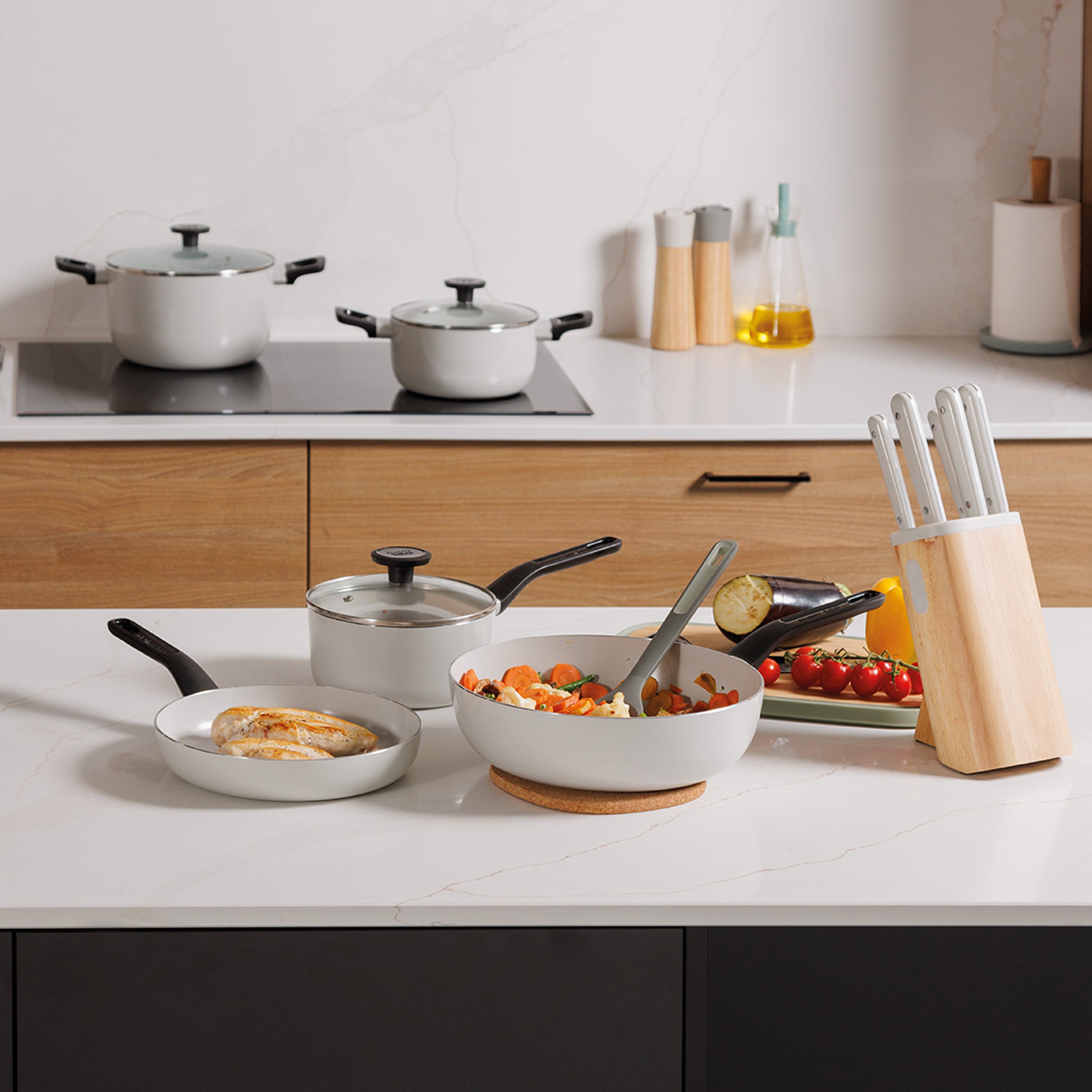 BergHOFF Leo Glints 7-Piece Ceramic Nonstick Cookware Set - Spirit Collection | Durable & Scratch-Resistant Pots & Pans for Frying, Boiling & Sauteing | Perfect for Gas, Electric & Induction Stovetops | Ideal for Home Chefs & Cooking Enthusiasts