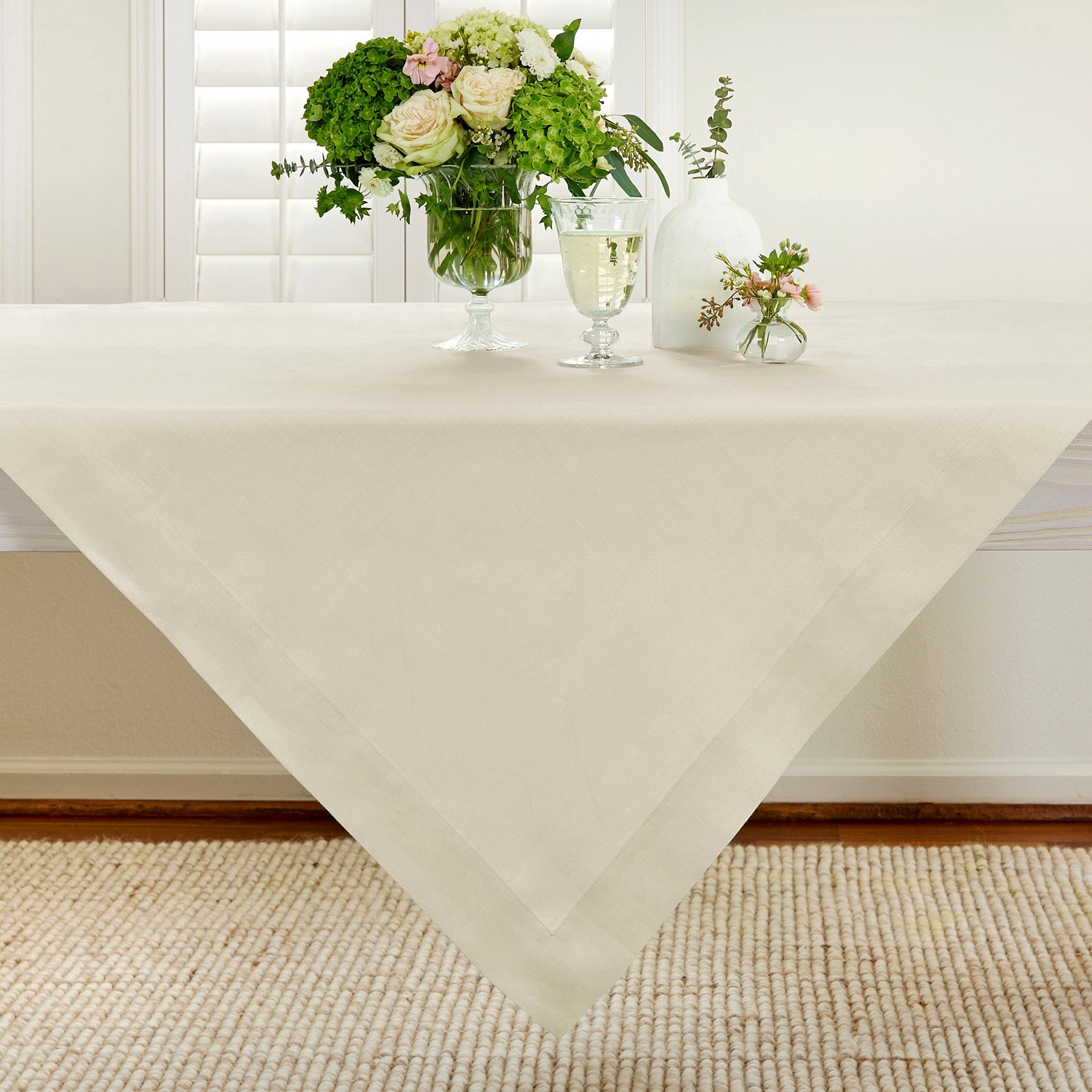 Fete Table Throw - Elegant & Durable Table Cover for Parties, Weddings & Events | Perfect for Indoor & Outdoor Celebrations