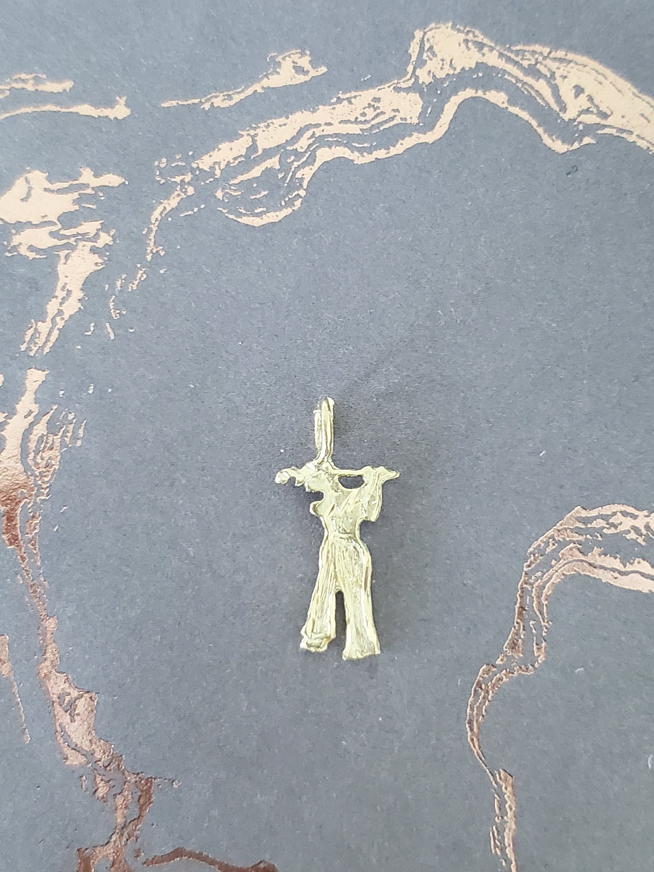14K Yellow Gold Golf Swinging Charm Pendant - Perfect for Golf Lovers, Jewelry Gifts & Sports Enthusiasts