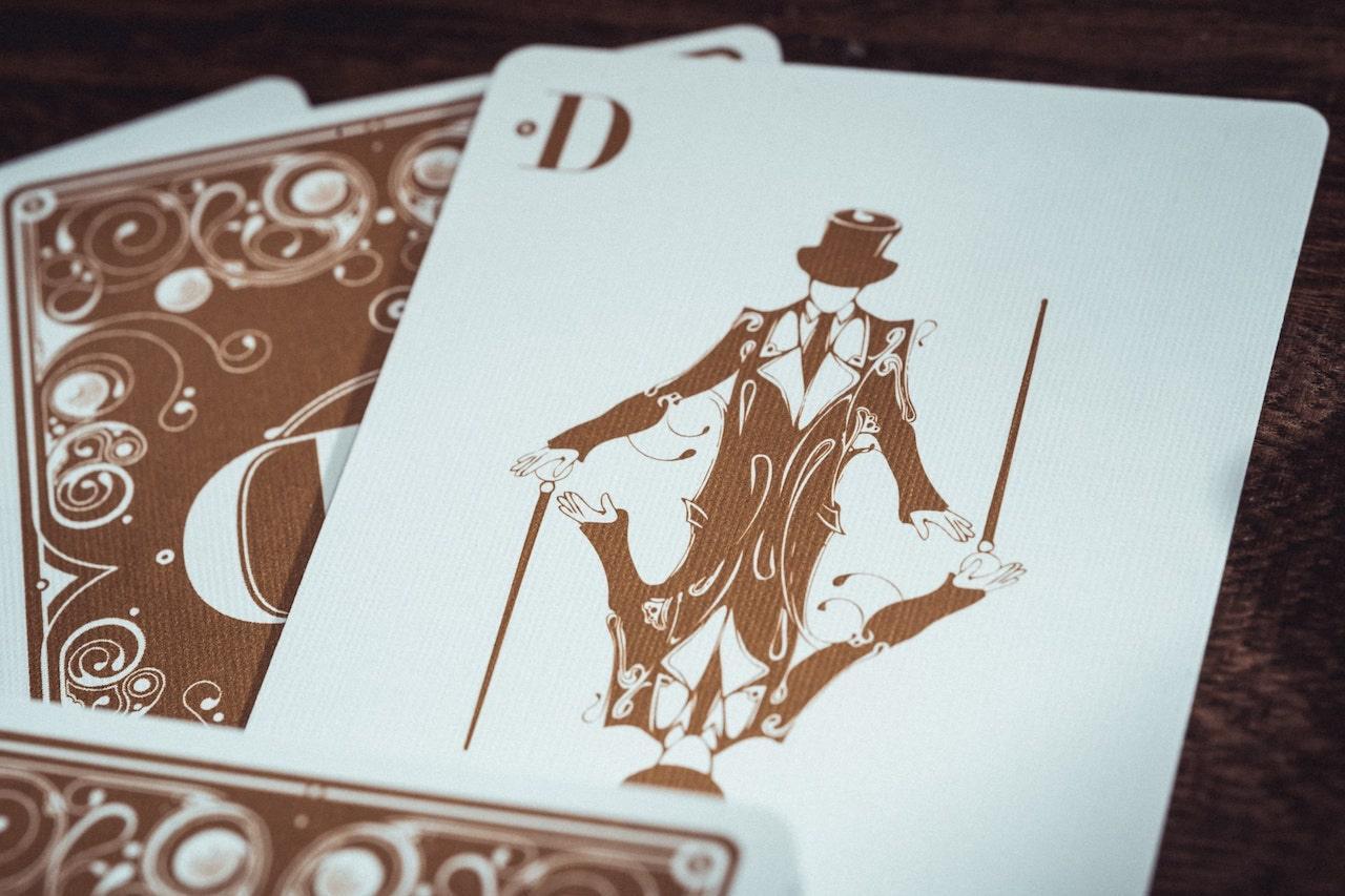 Premium Smoke & Mirrors Playing Cards V8 Gold Standard Edition - Luxury Deck for Magic Tricks, Cardistry & Poker Games - Perfect for Magicians, Collectors & Card Enthusiasts