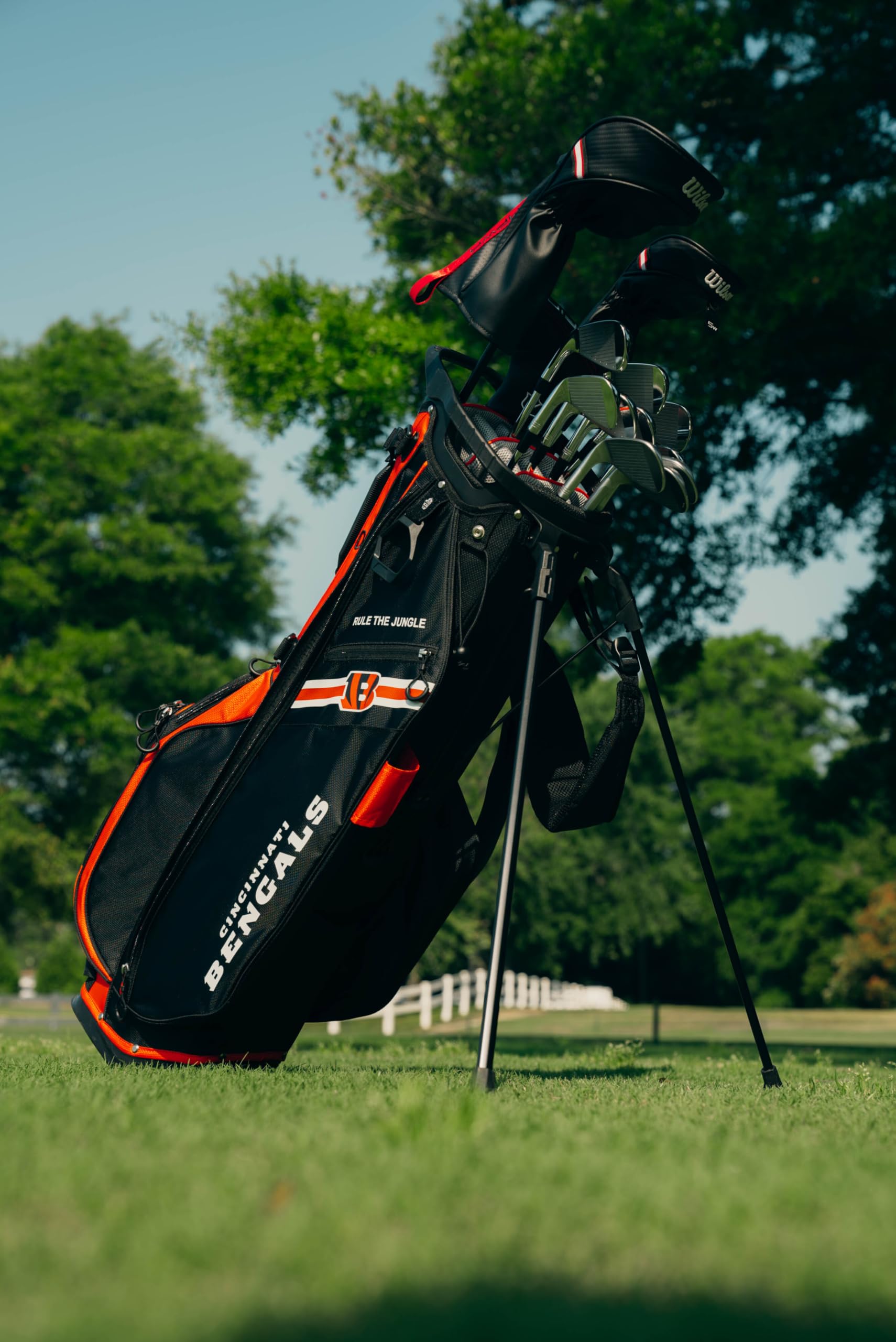 Wilson NFL Cincinnati Bengals Stand Golf Bag - Durable & Lightweight for Men & Women - Perfect for Football Fans, Golf Tournaments & Outdoor Sports