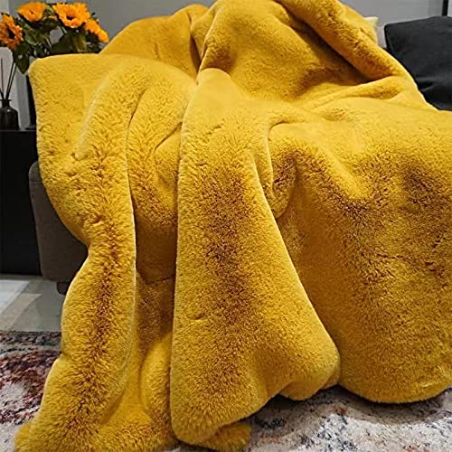 Soft Cozy Faux Fur Blanket - Luxurious Warm Throw for Bed, Couch & Home Decor - Perfect for Winter Nights, Movie Time & Gift Giving