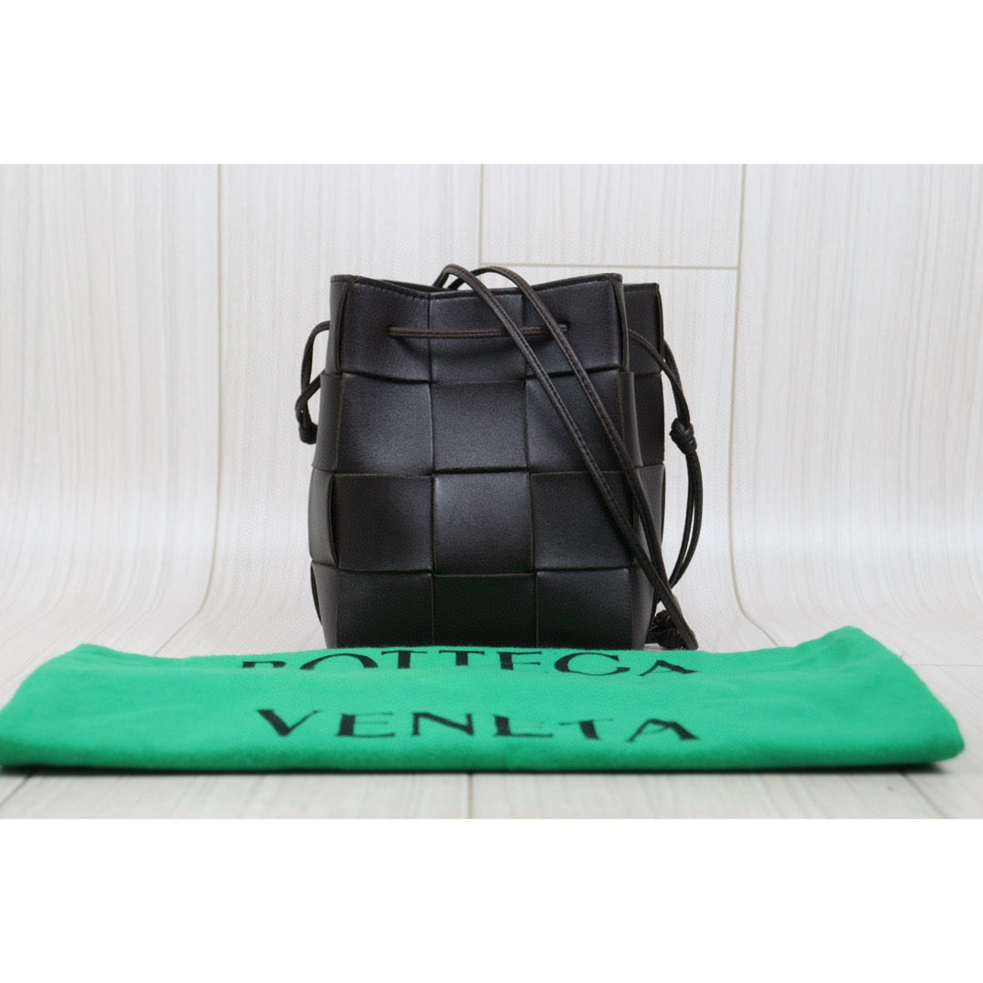 Bottega Veneta P25041410 Lamb Leather Woven Bucket Bag - Authentic Luxury Handbag for Women | Perfect for Work, Travel & Everyday Use