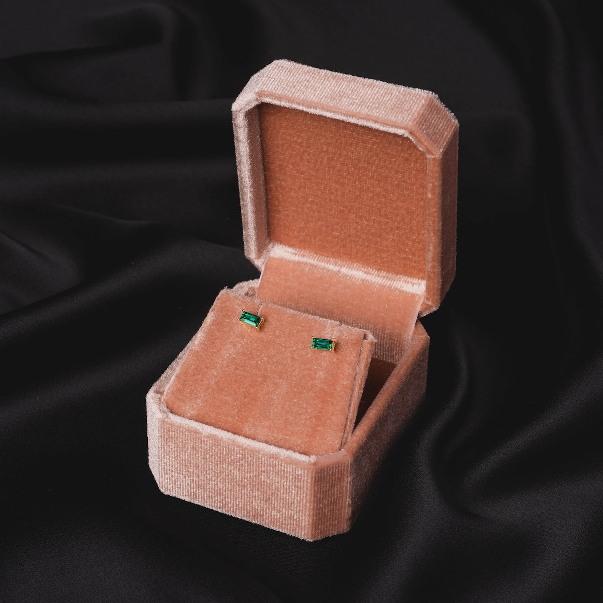Luxury Velvet Jewelry Box for Rings, Earrings & Necklaces - Perfect for Gifts, Travel & Home Storage