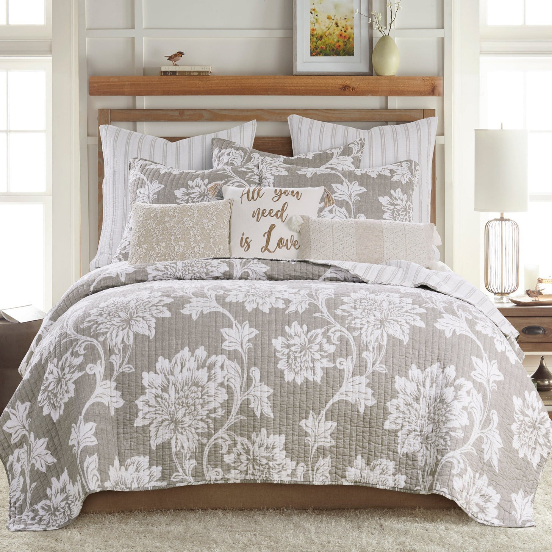 Sanira Taupe Quilt Set - Queen Size Bedding, Soft Microfiber Comforter Set with 3 Pieces (Quilt + 2 Pillow Shams) - Cozy & Breathable for All Seasons - Perfect for Master Bedroom, Guest Room, or Vacation Home Decor