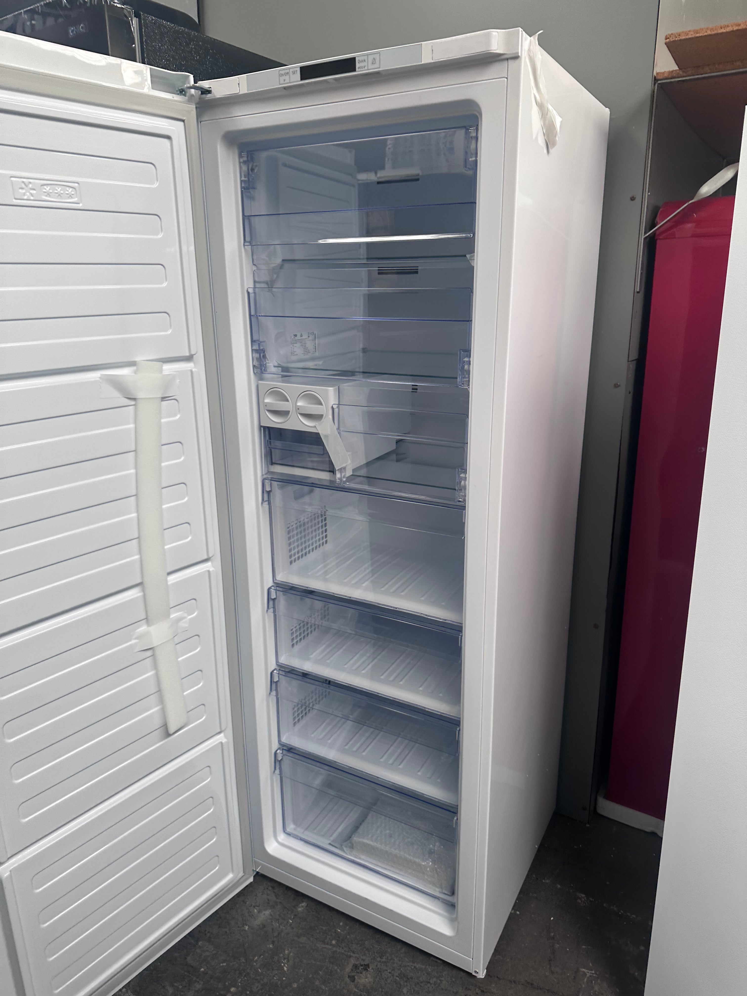 Beko 250L Upright Frost Free Freezer BVF290W - Energy Efficient, Made in Europe, 12 Month Warranty (Carton Damaged) - Perfect for Home, Restaurant & Commercial Kitchen Storage