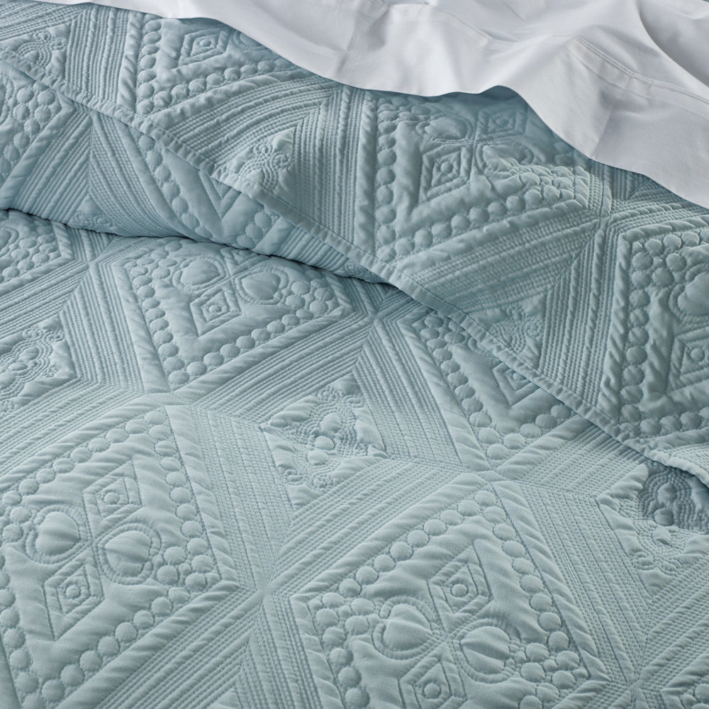 Aspen Sky Blue Queen Bedspread Set - Soft & Breathable Bedding for Cozy Nights | Perfect for Master Bedroom & Guest Room Decor