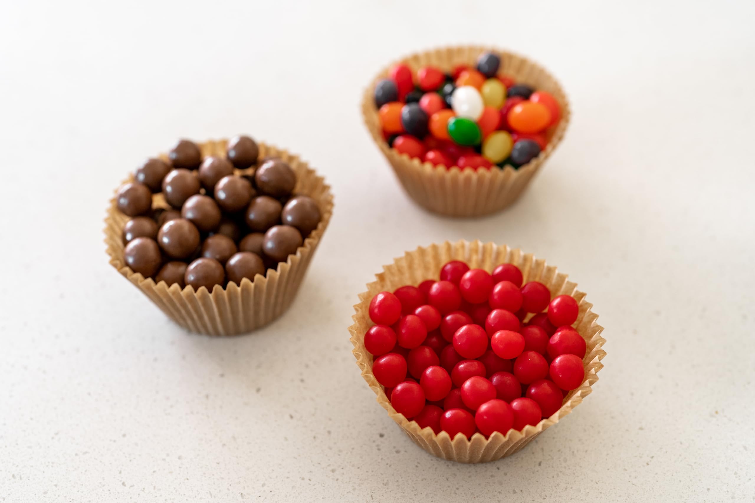 2000pcs Extra Large Unbleached Brown Muffin Liners - Thick Jumbo Greaseproof Cupcake Wrappers, Baking Parchment Paper Sheets for Muffins, Cupcakes & Pastries - Perfect for Home Baking, Party Treats & Holiday Desserts