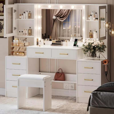 A Dream Vanity Desk: The Secret to My Morning Glow