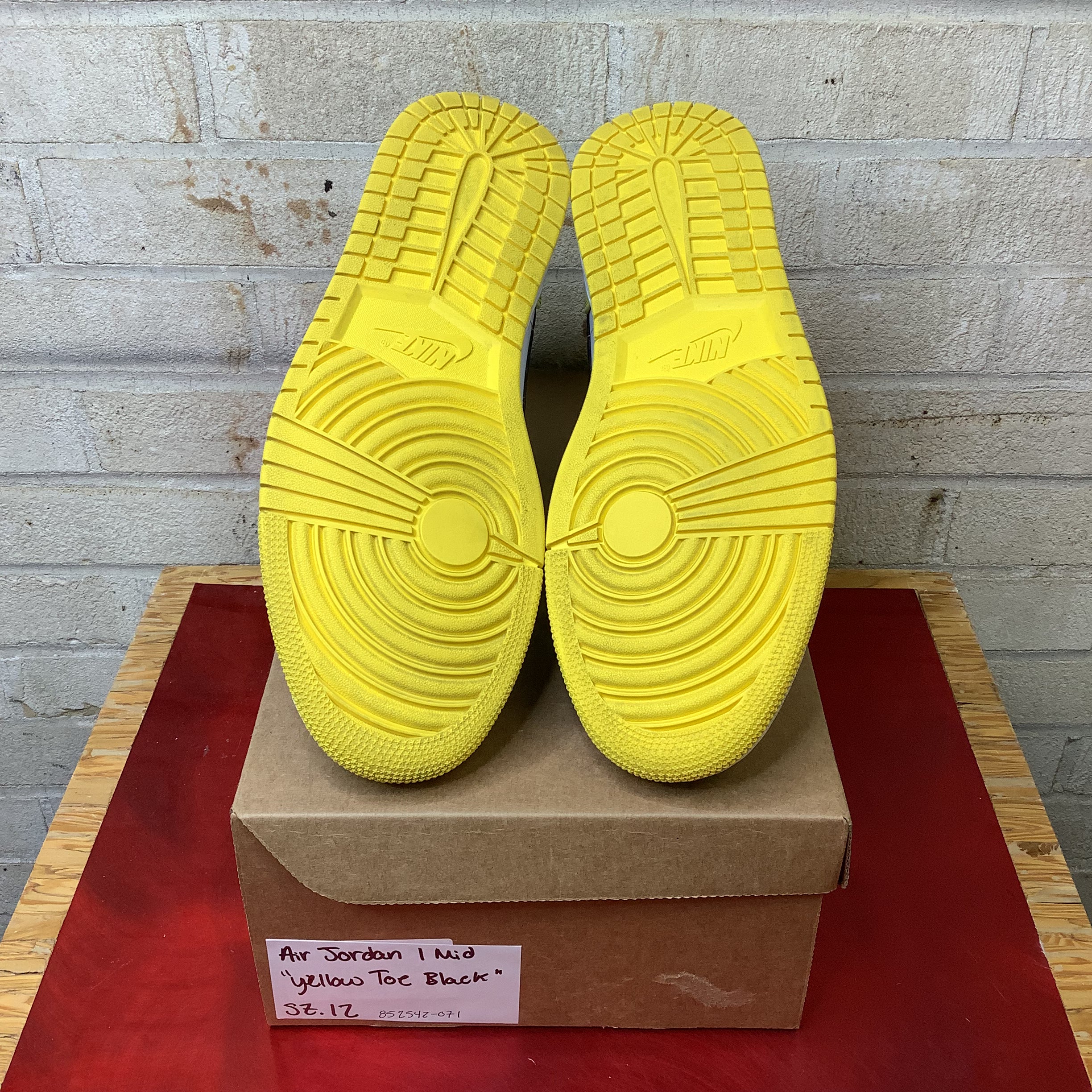 AIR JORDAN 1 MID YELLOW TOE BLACK SIZE 12 852542 071 - Men's Basketball Sneakers for Streetwear & Casual Outfits