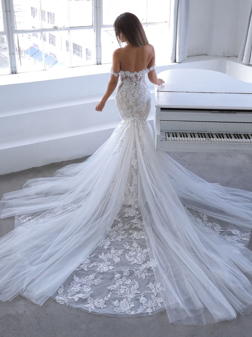 Enzoani Narine Blue Wedding Dress Size 22 - Elegant Bridal Gown for Plus Size Women | Perfect for Beach, Church, and Formal Weddings