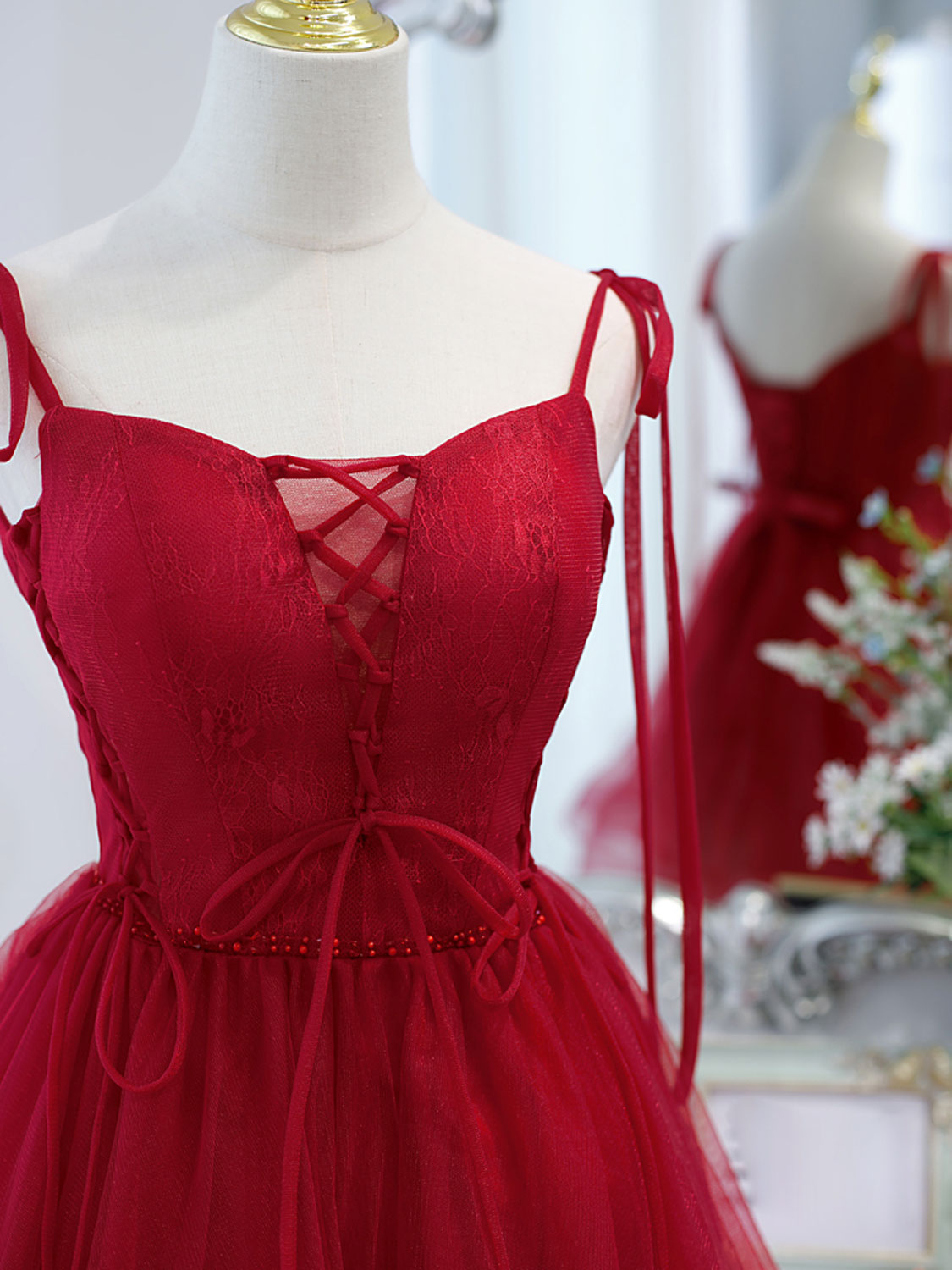 Elegant Red Tulle Lace Short Prom Dress - Flared Homecoming Dress for Teens | Perfect for Prom Night, Homecoming Dance & Special Occasions