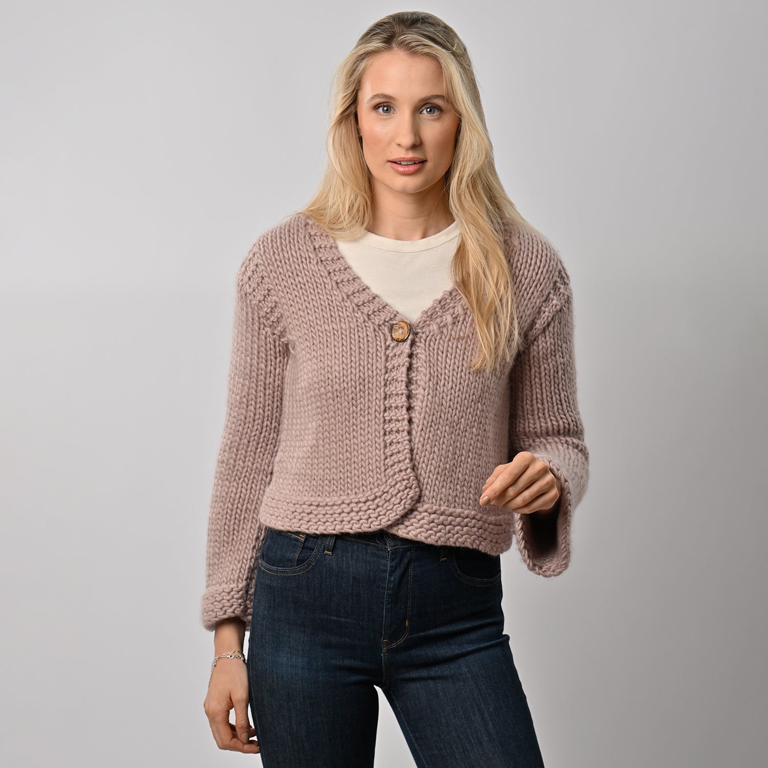DIY Cropped Cardigan Knitting Kit for Beginners - Soft Yarn & Easy Patterns - Perfect for Cozy Fall & Winter Outfits