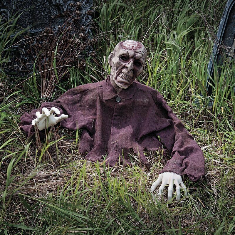 Fun Express Zombie Brain Breaker Ground Breaker - Spooky Halloween Yard Decorations for Outdoor Haunted House & Party Scenes
