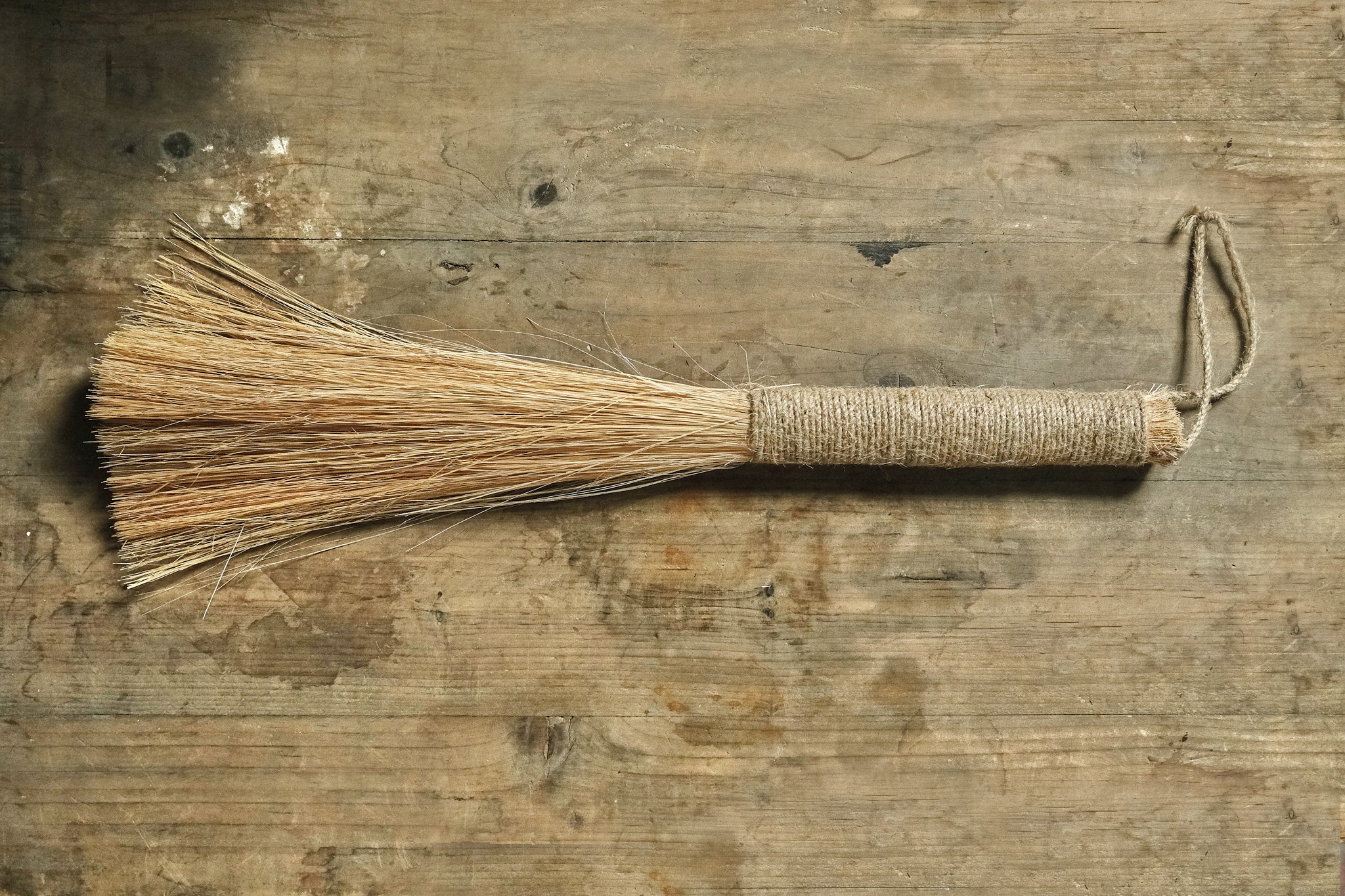 Natural Seagrass Long Handle Cleaning Brush - Eco-Friendly Scrub Brush for Kitchen, Bathroom & Outdoor Use - Perfect for Grills, Tiles & Hard-to-Reach Areas